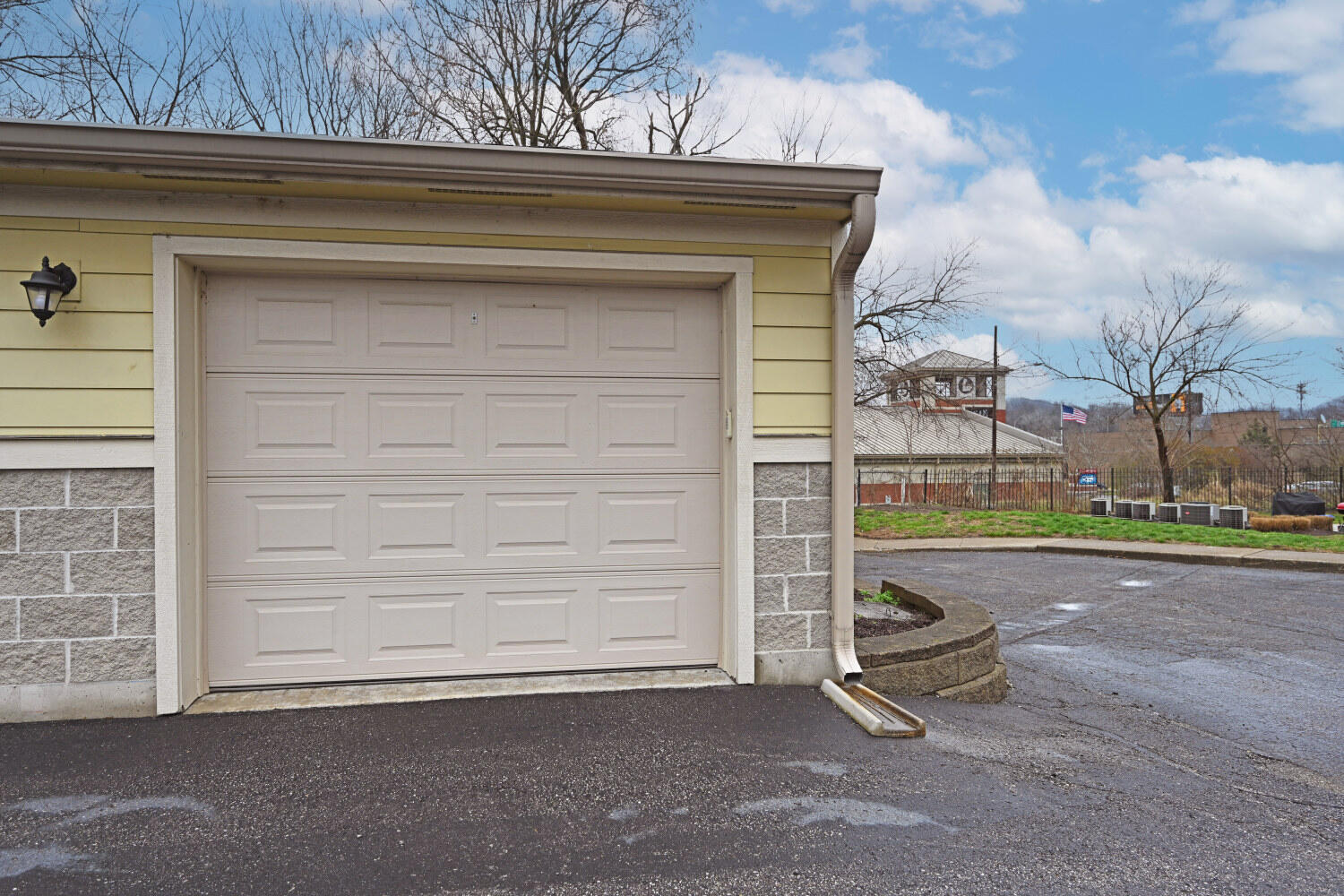 803 E 6th Street, 205