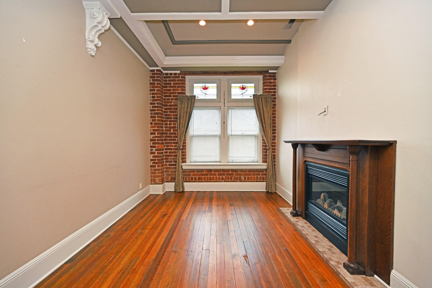 803 E 6th Street, 205