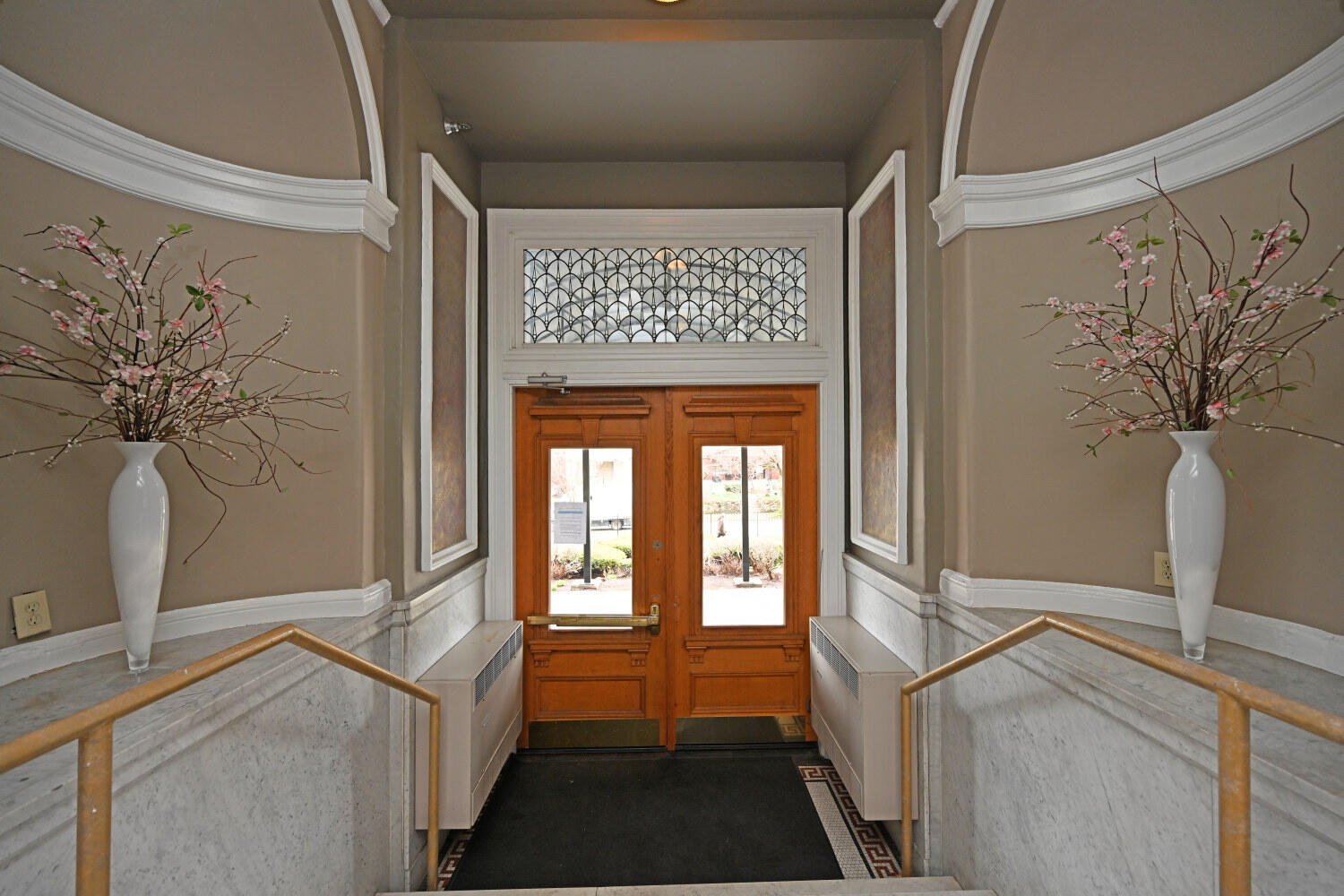 803 E 6th Street, 205