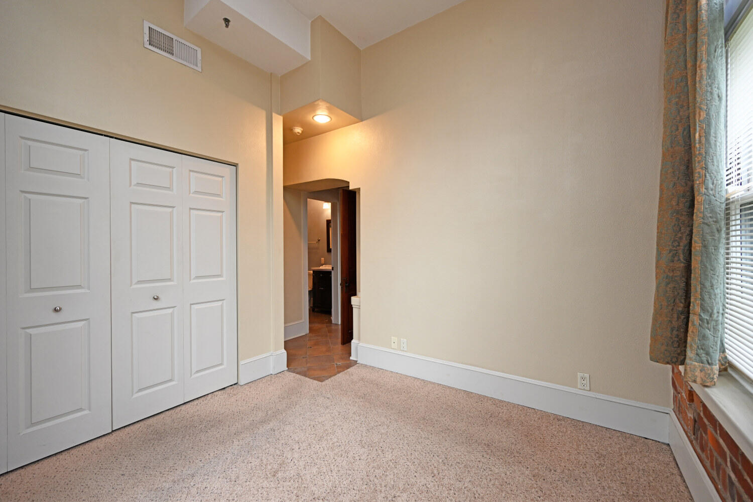 803 E 6th Street, 205