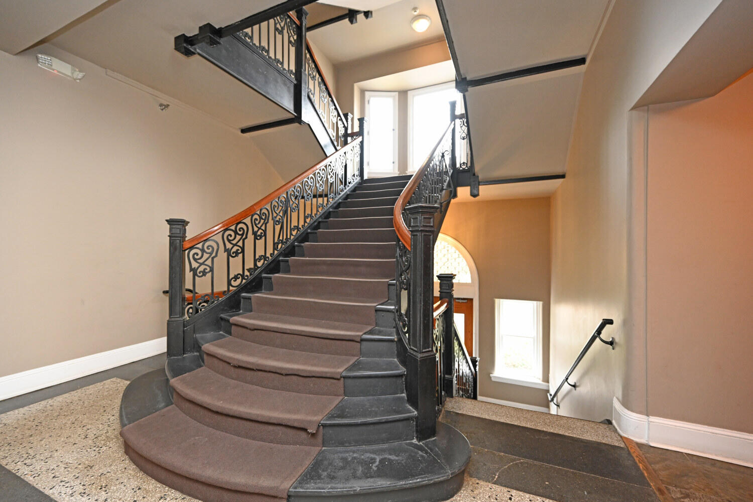 803 E 6th Street, 205