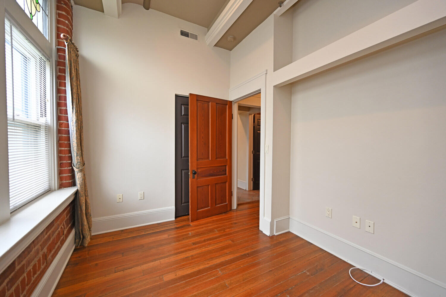 803 E 6th Street, 205
