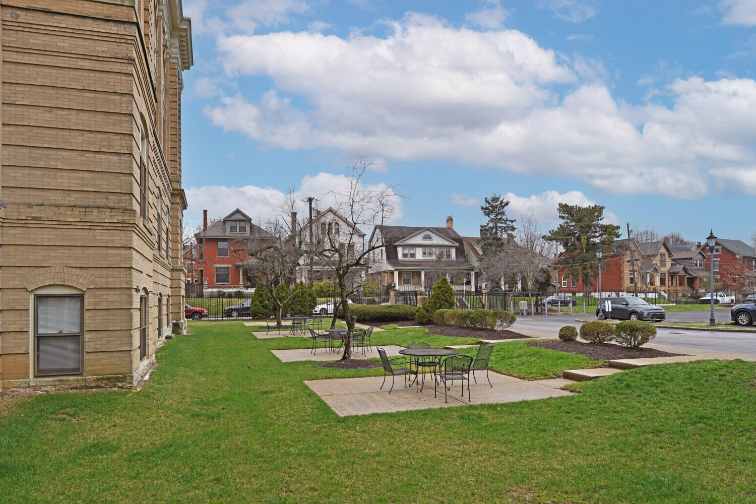 803 E 6th Street, 205