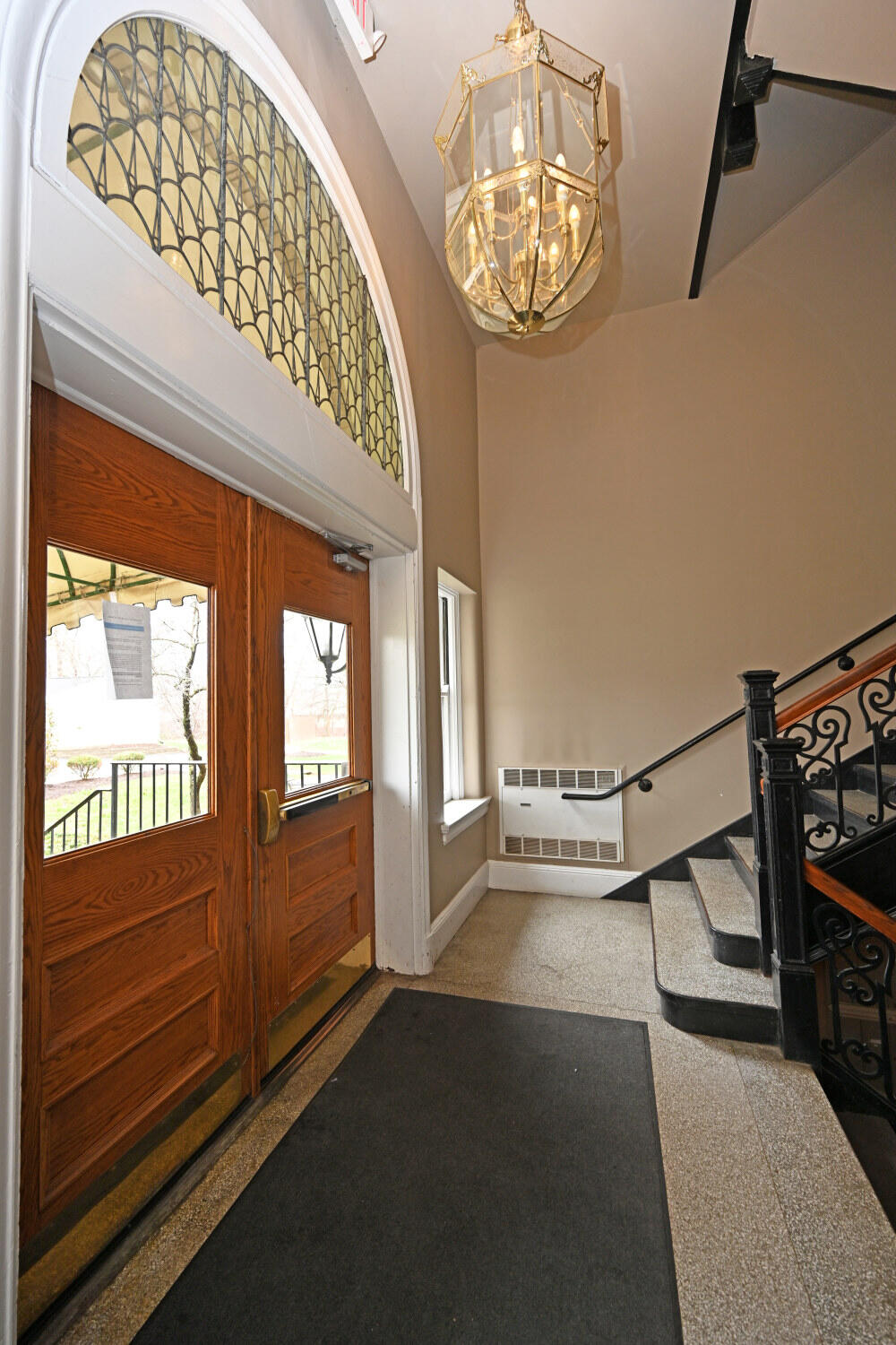 803 E 6th Street, 205