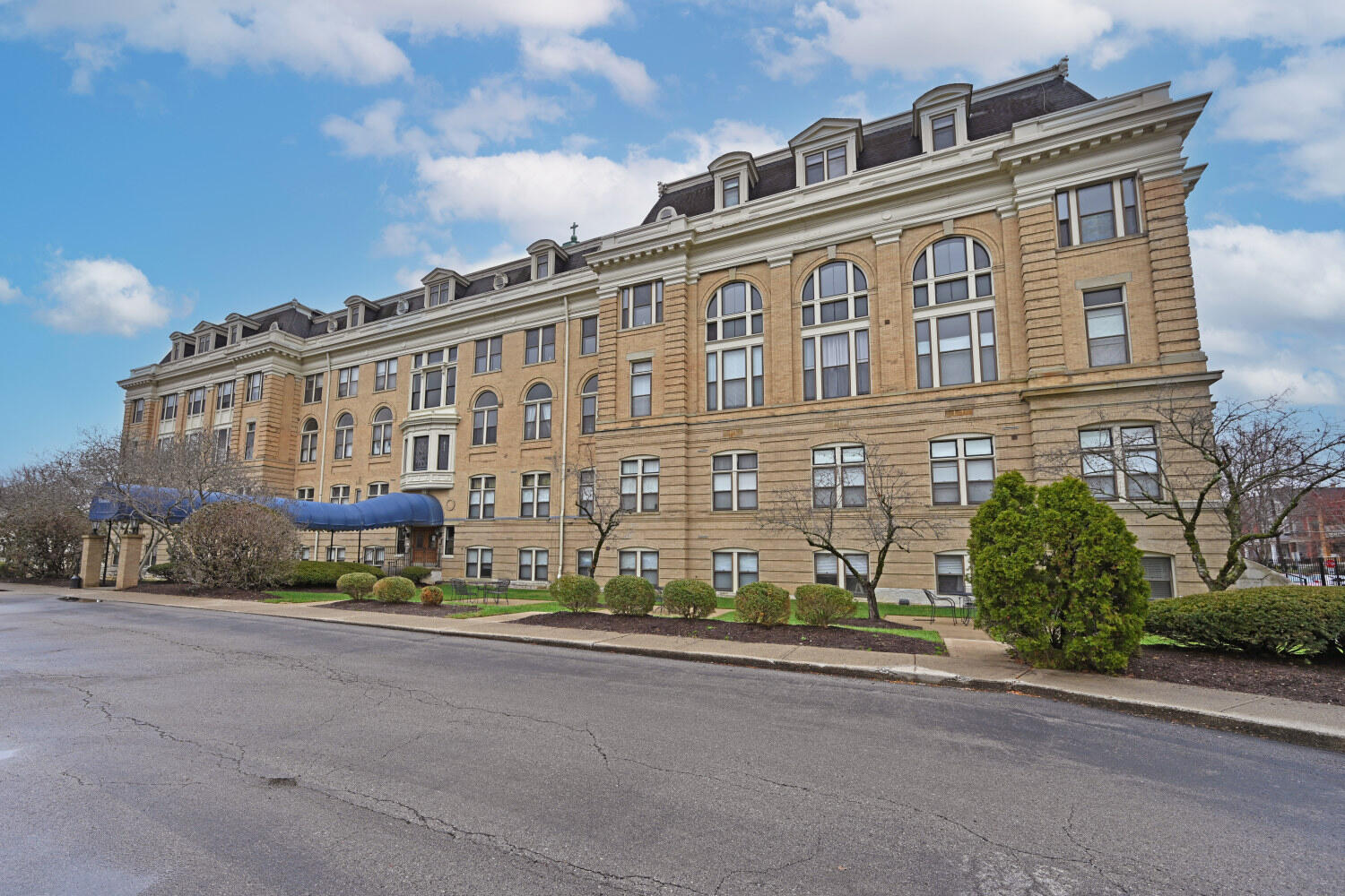 803 E 6th Street, 205