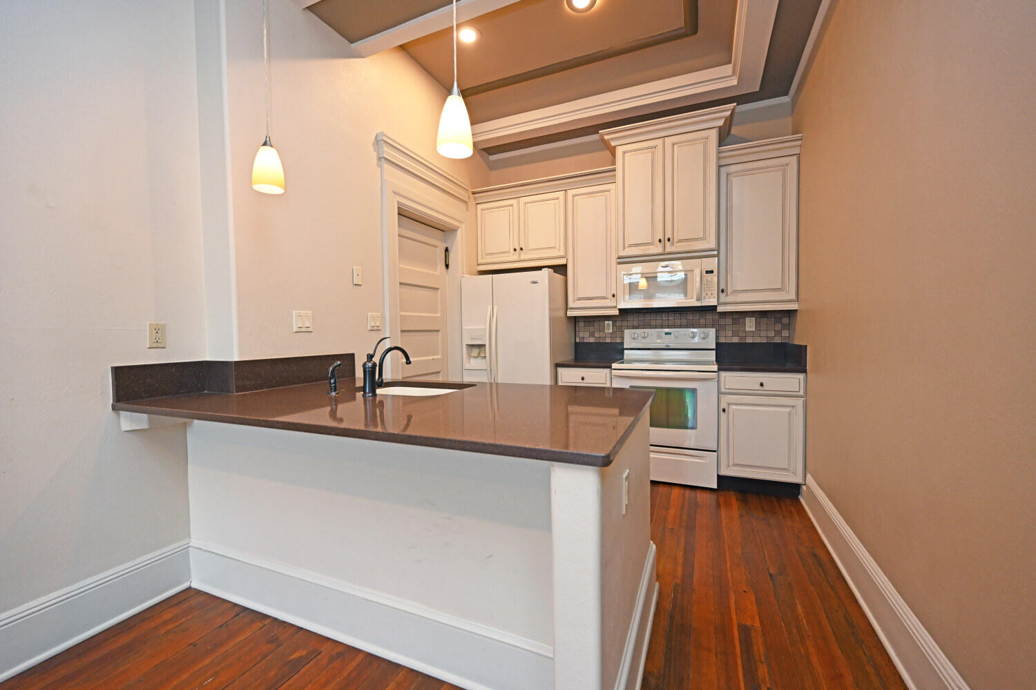 803 E 6th Street, 205