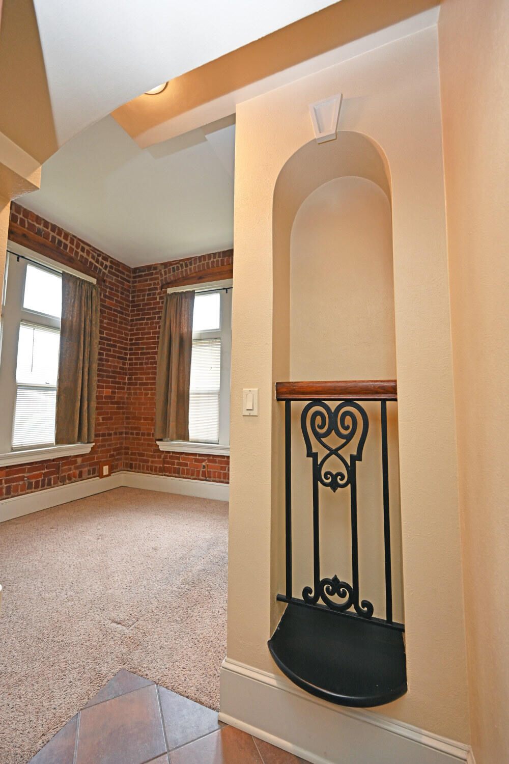 803 E 6th Street, 205