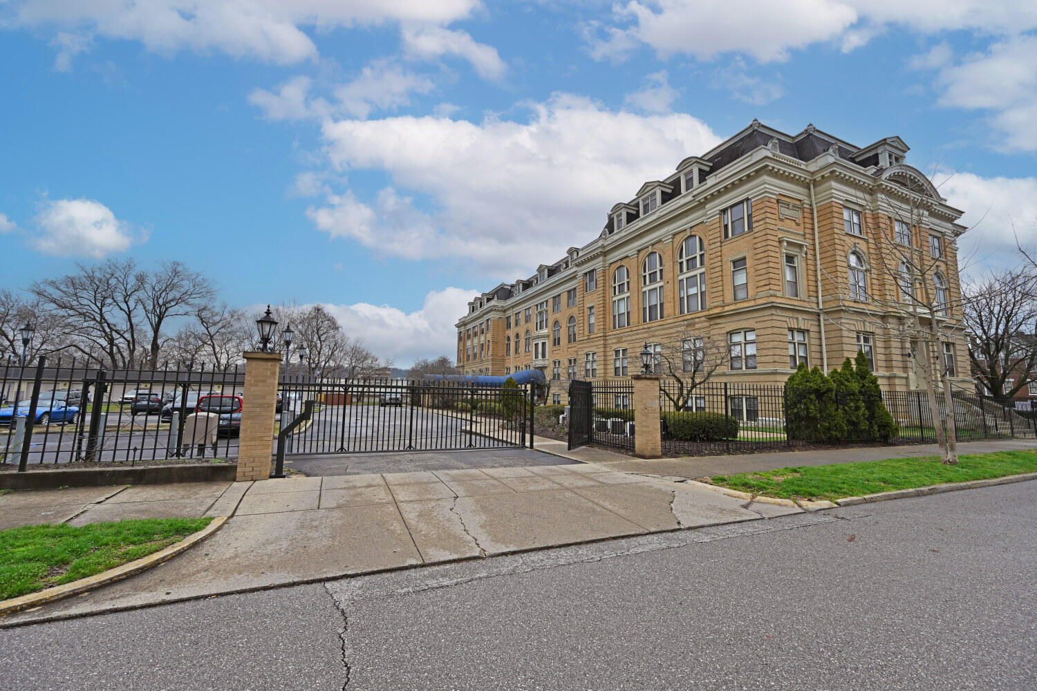 803 E 6th Street, 205