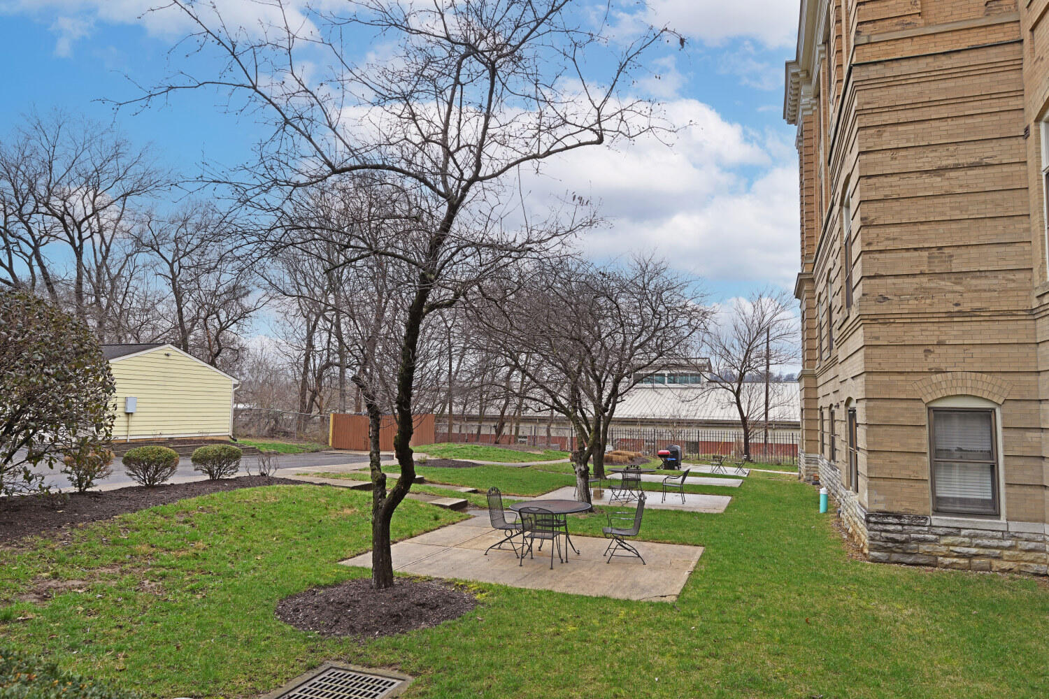 803 E 6th Street, 205