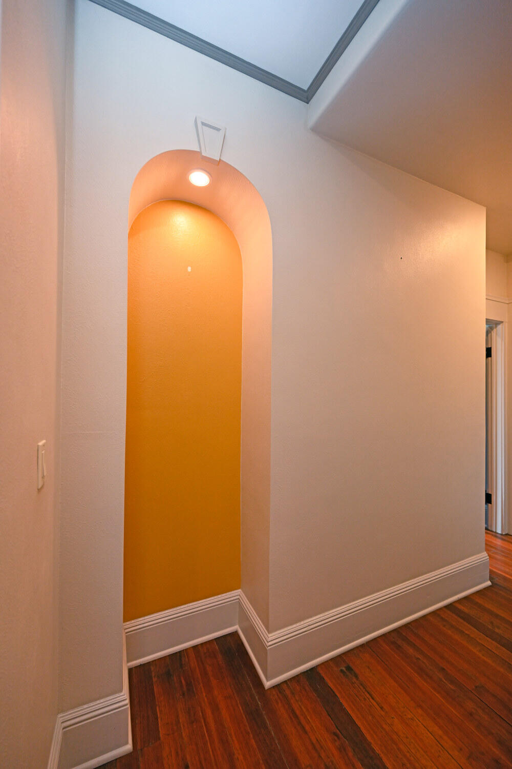 803 E 6th Street, 205