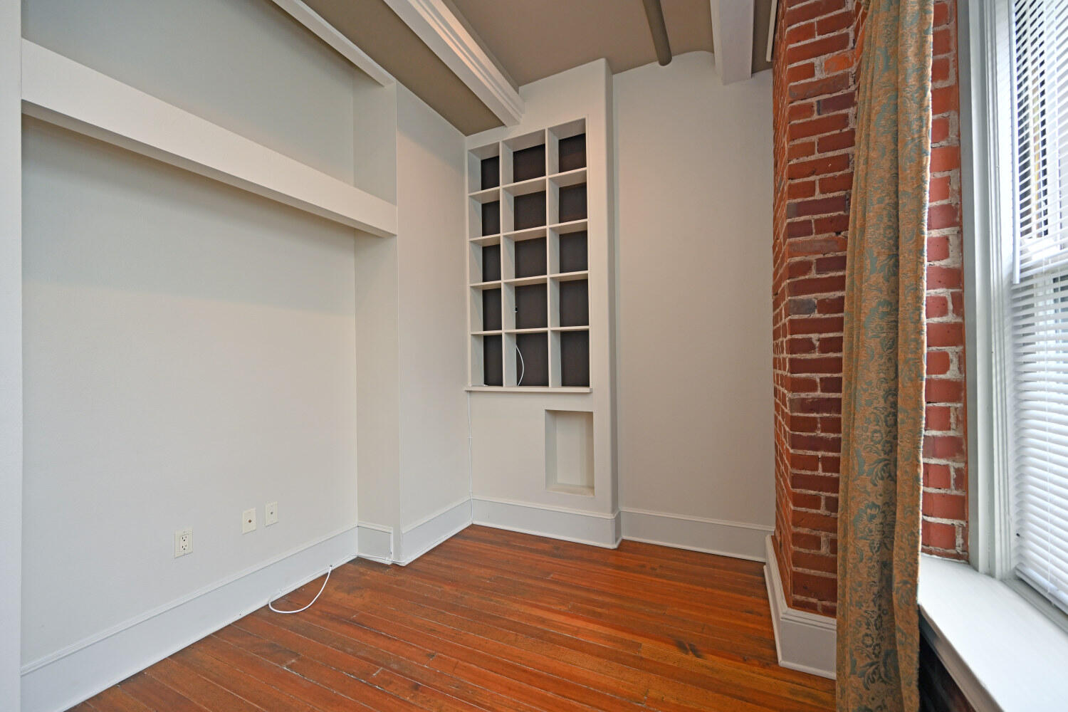 803 E 6th Street, 205