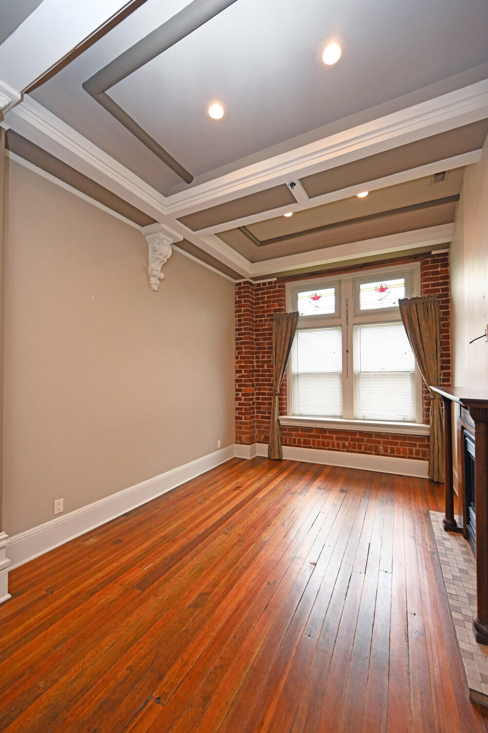803 E 6th Street, 205