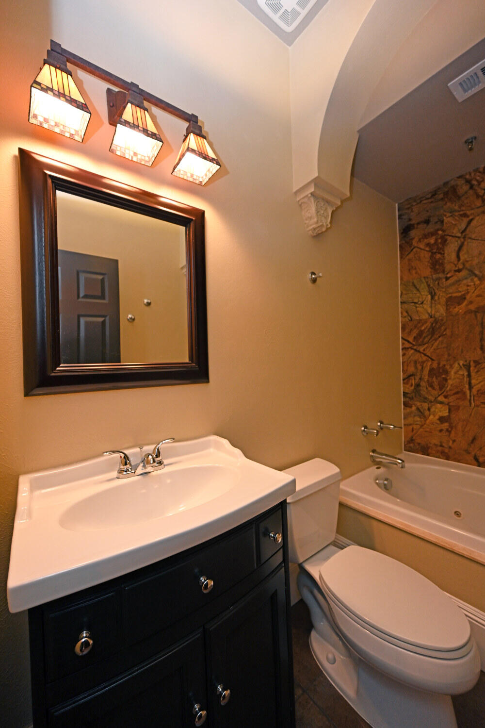 803 E 6th Street, 205