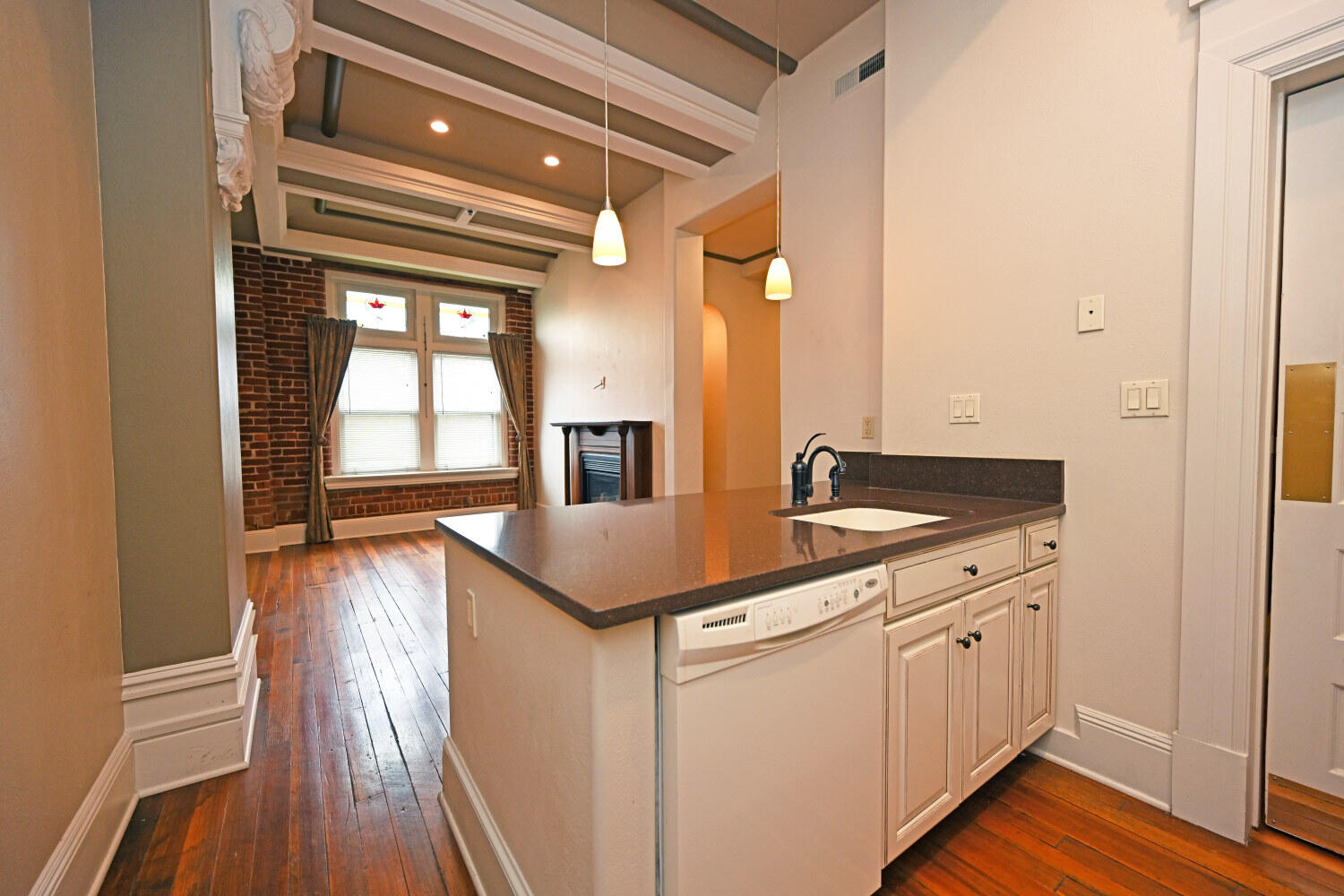 803 E 6th Street, 205