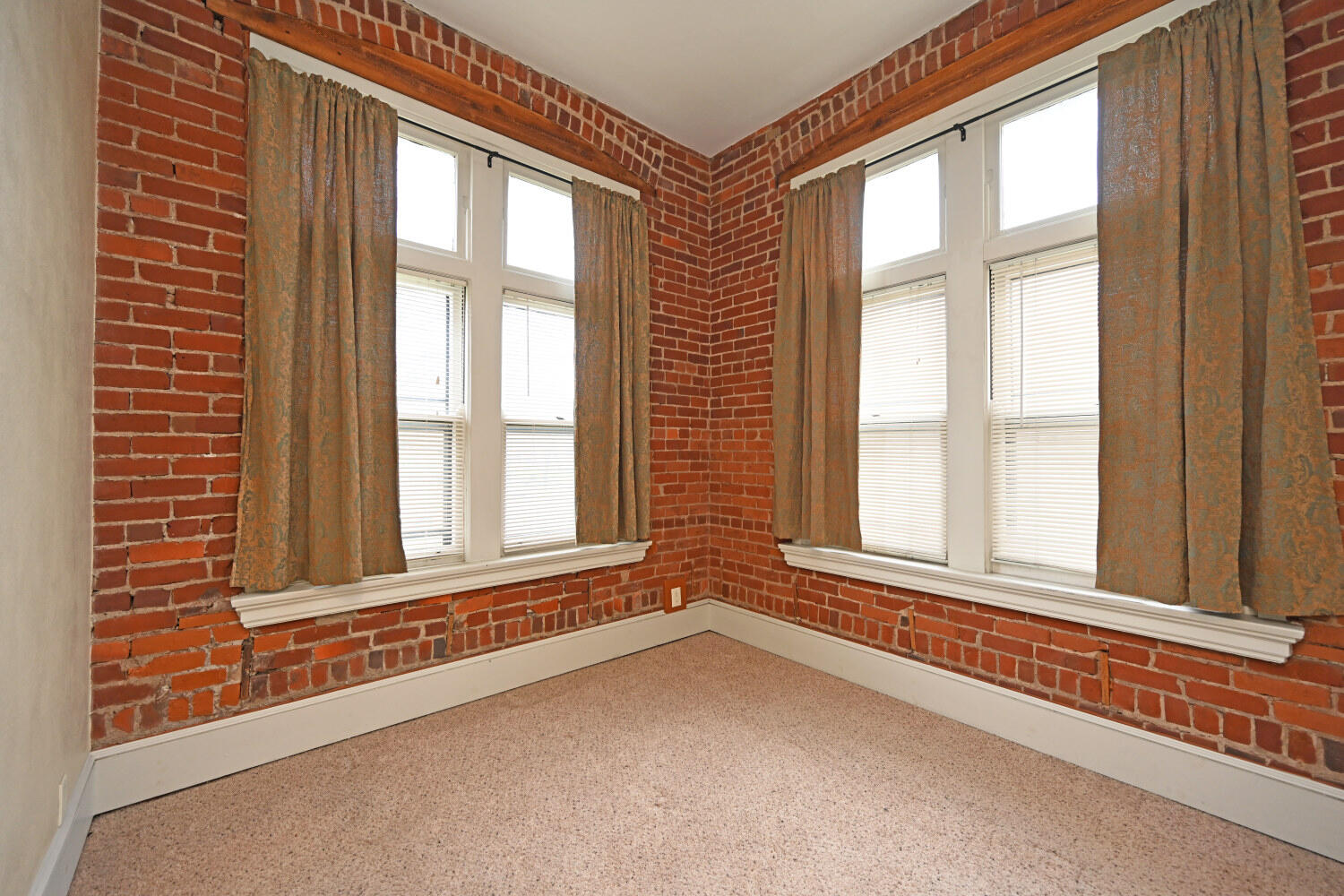 803 E 6th Street, 205