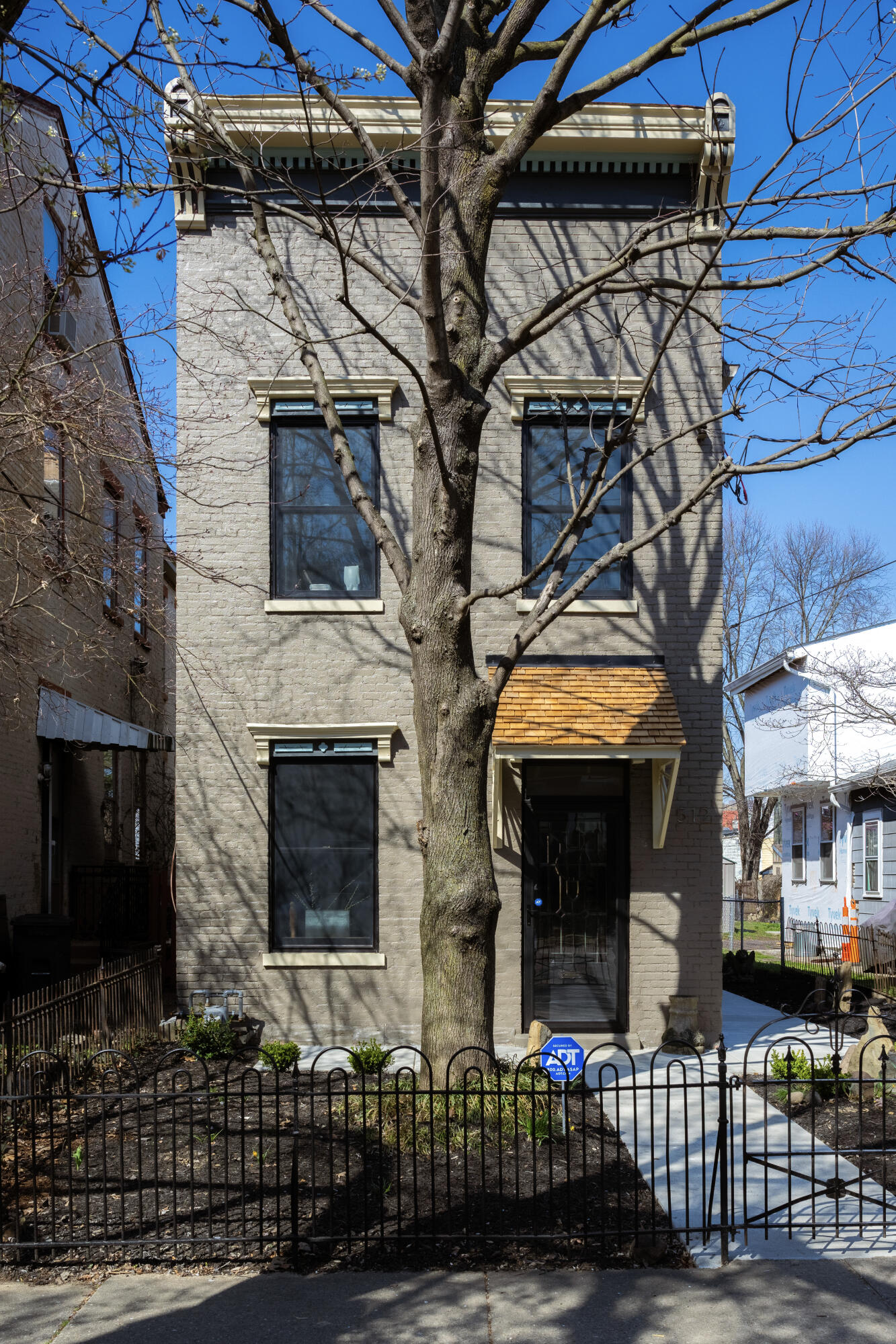 512 W 7th Street