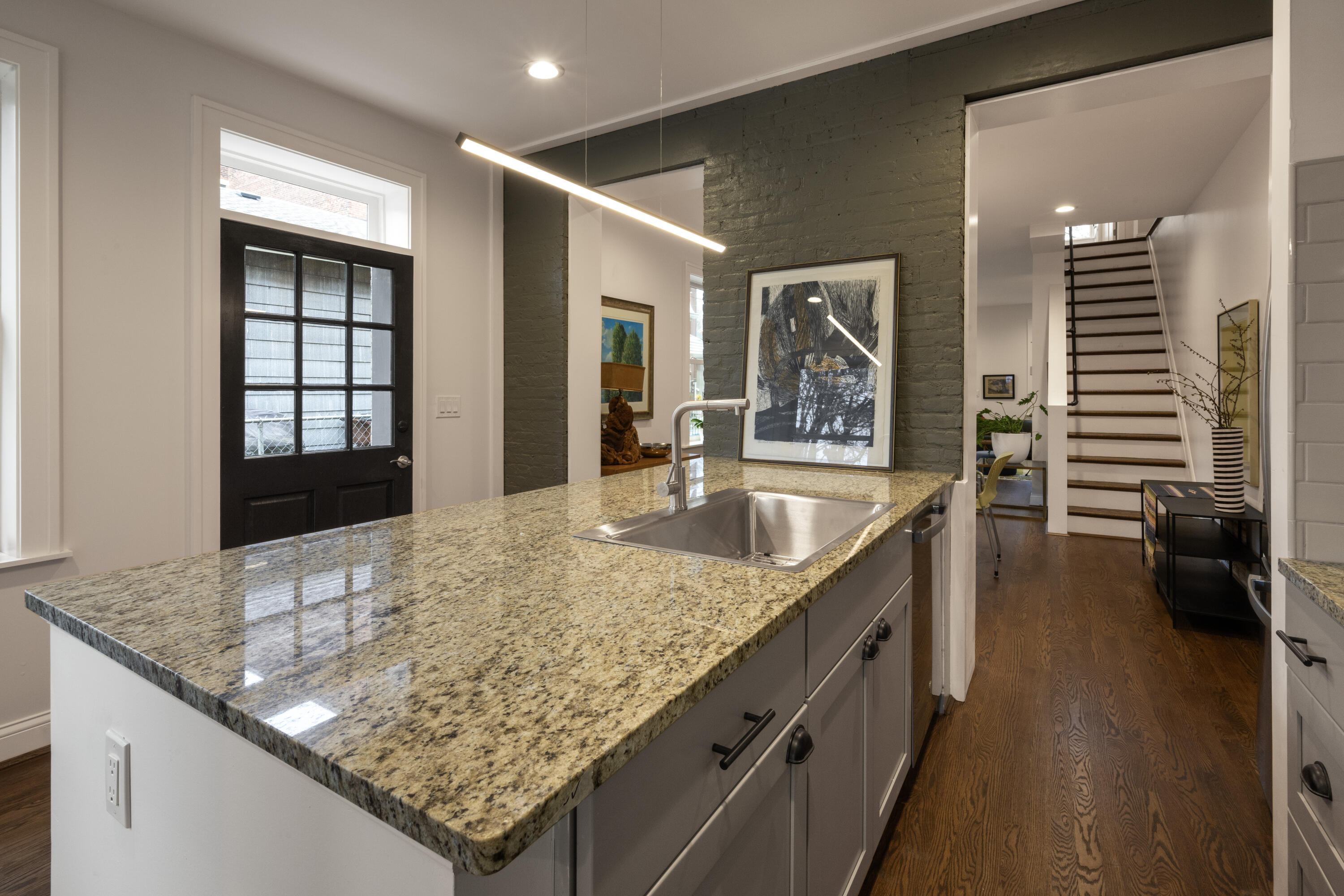 512 W 7th Street