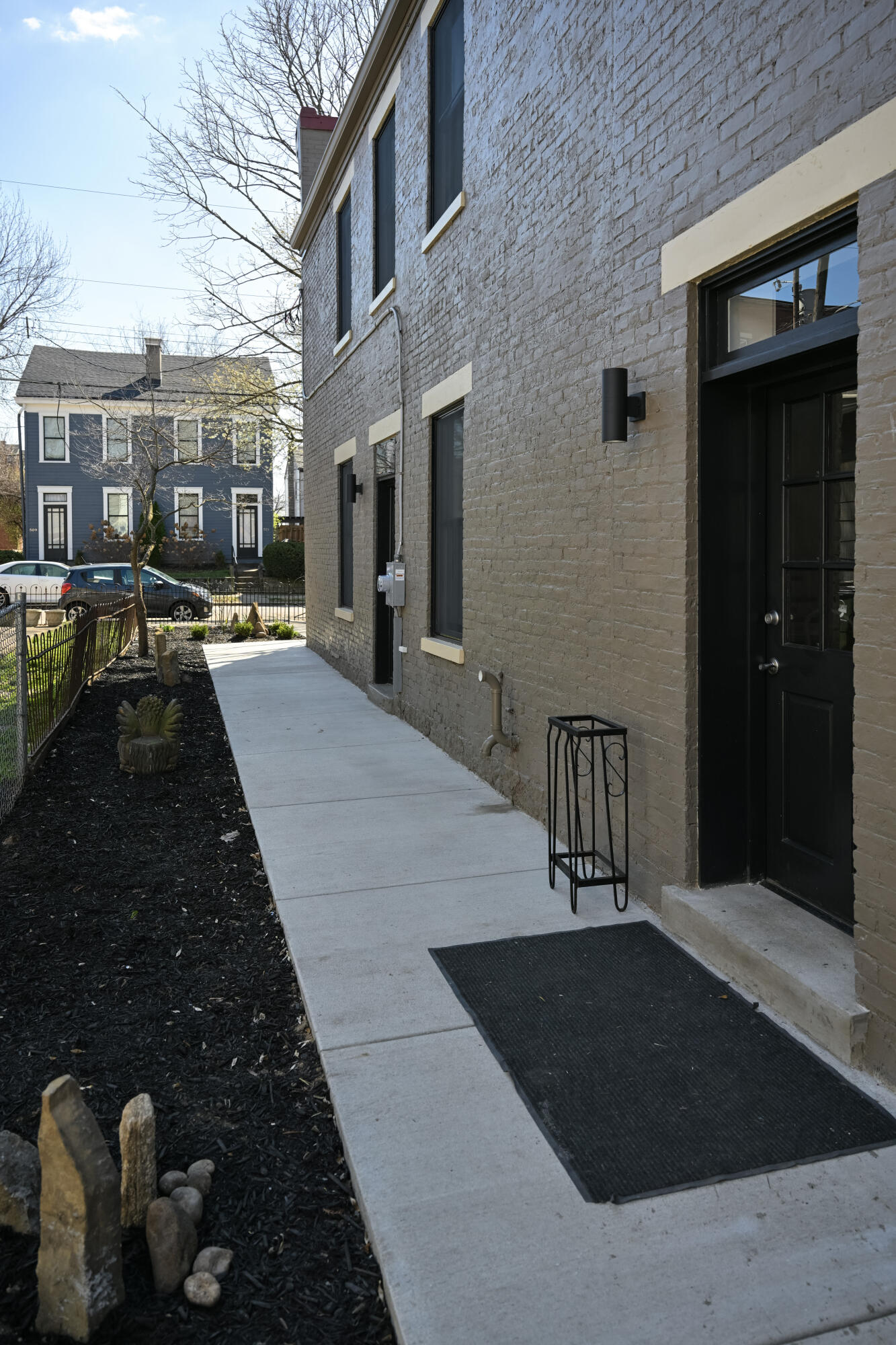 512 W 7th Street