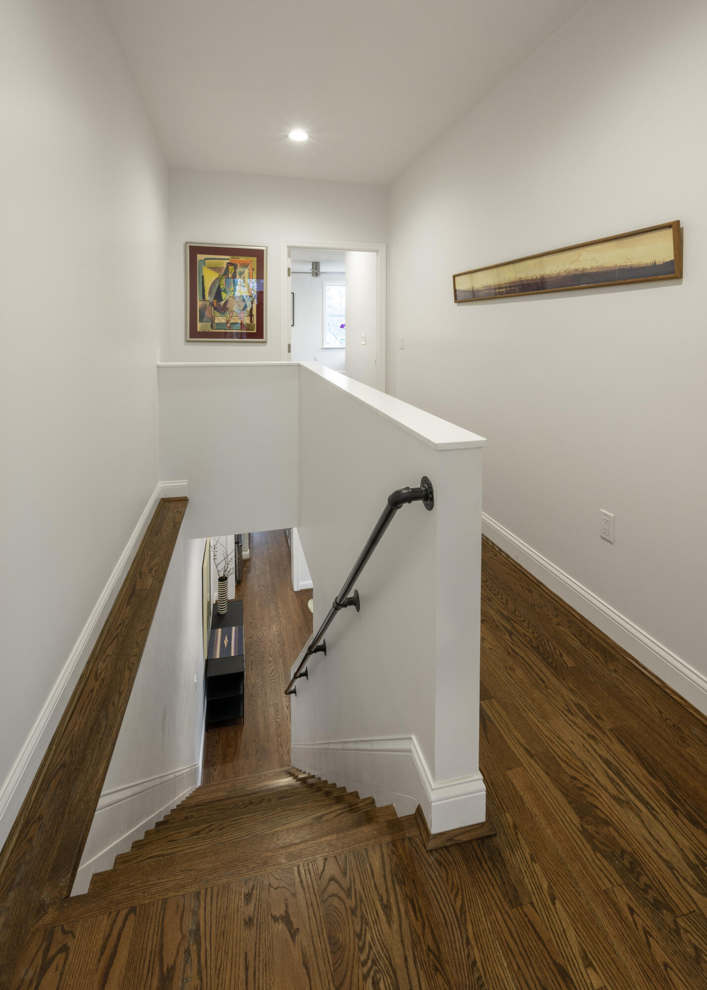 512 W 7th Street