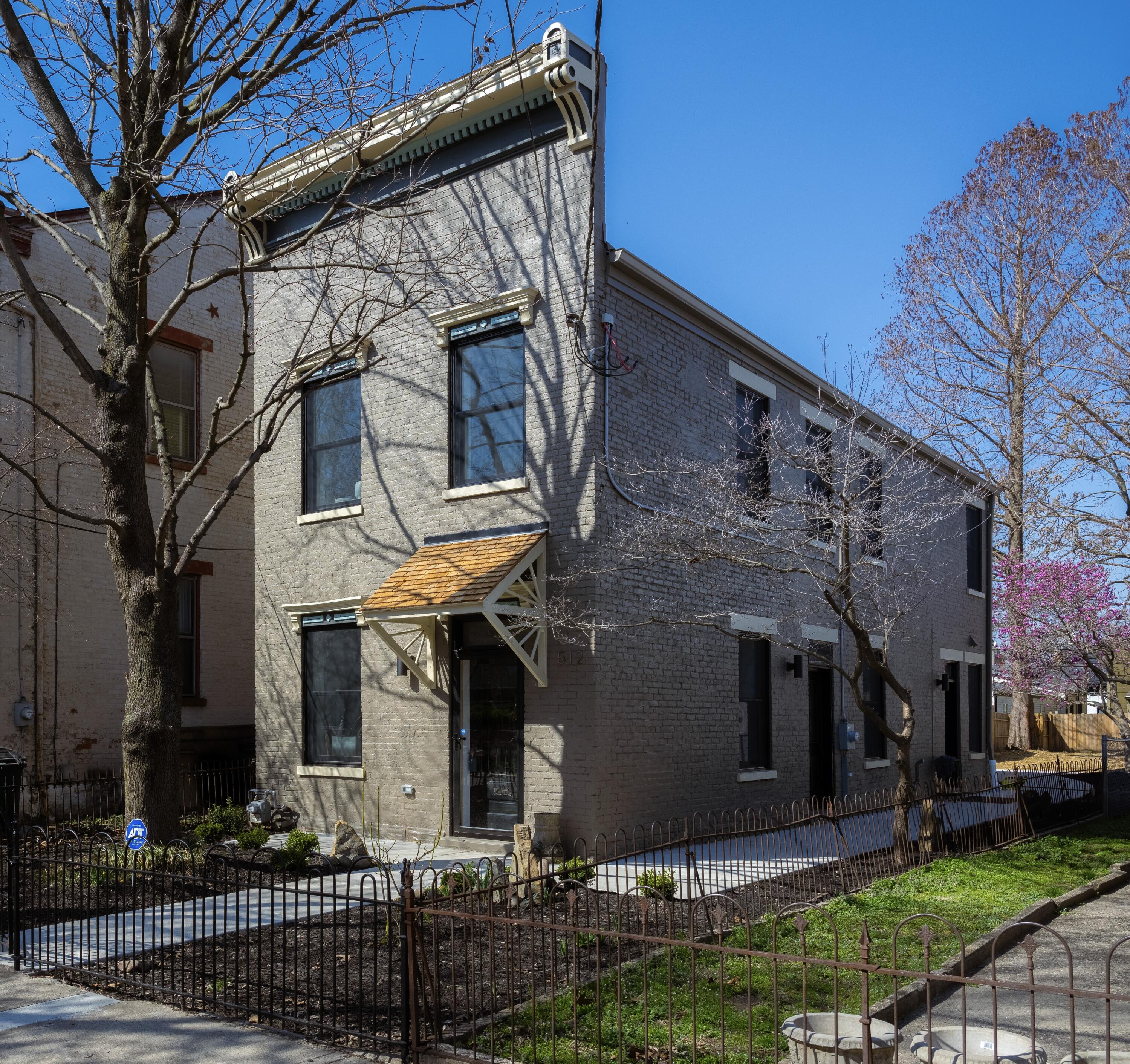 512 W 7th Street