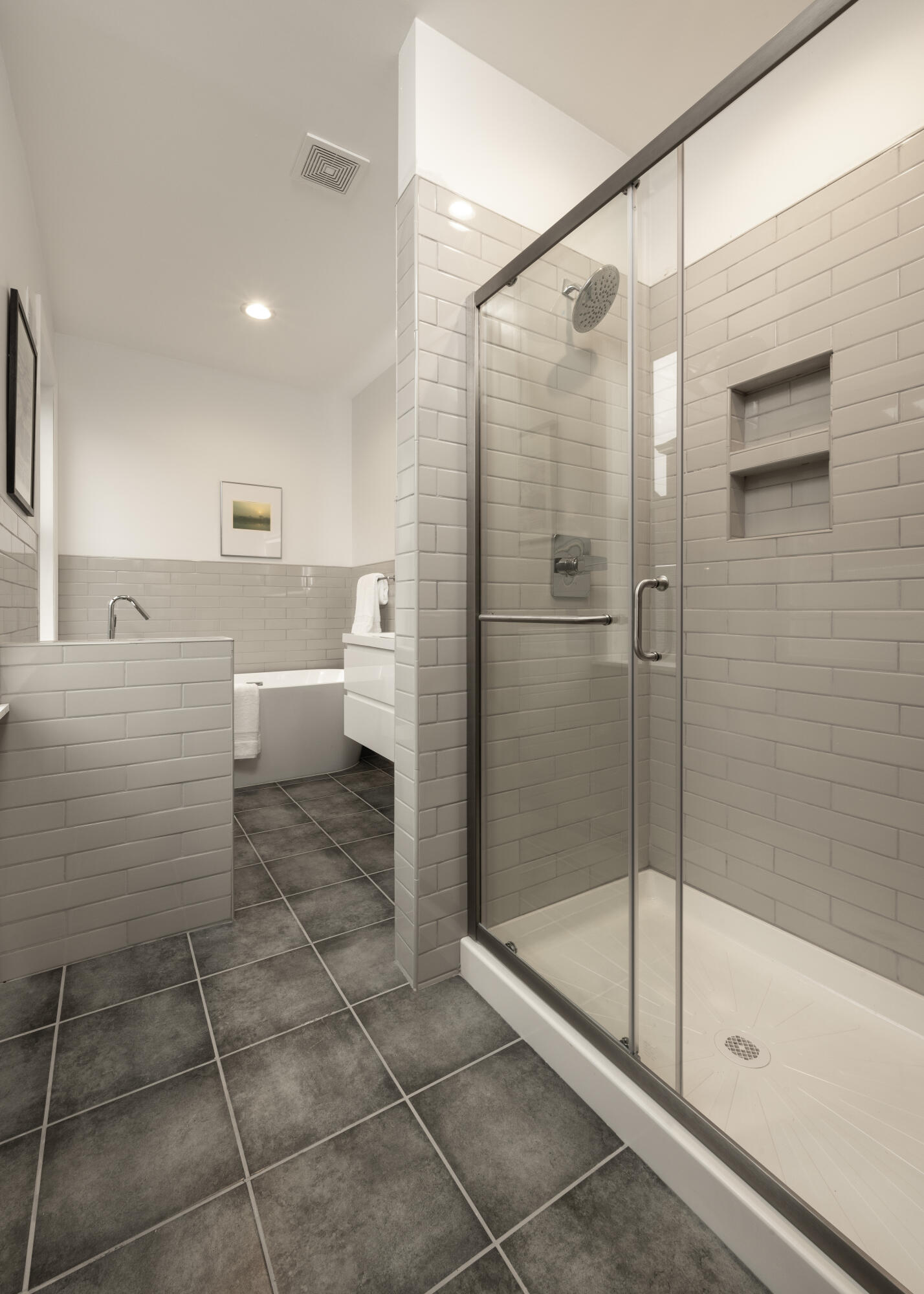 512 W 7th Street