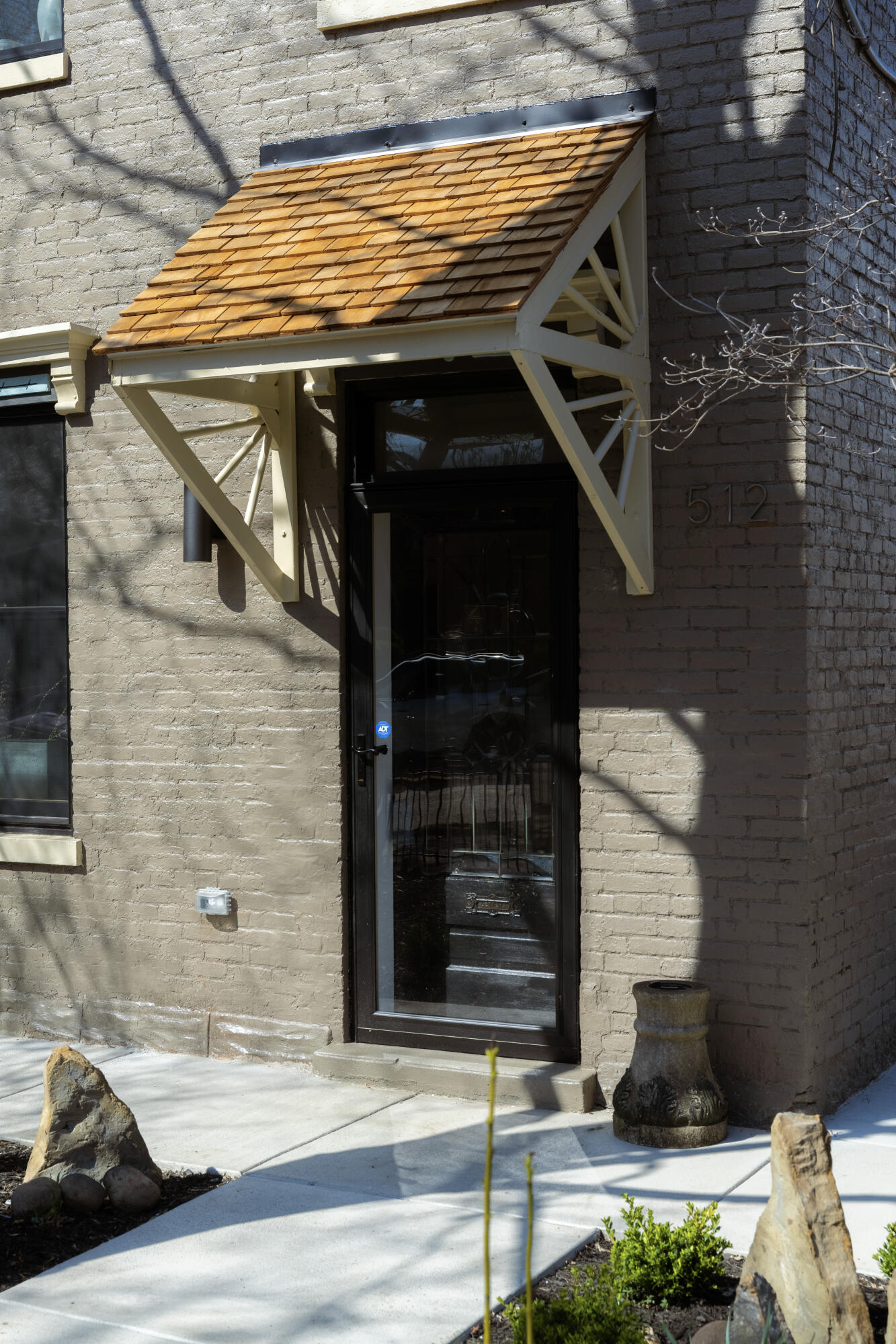 512 W 7th Street