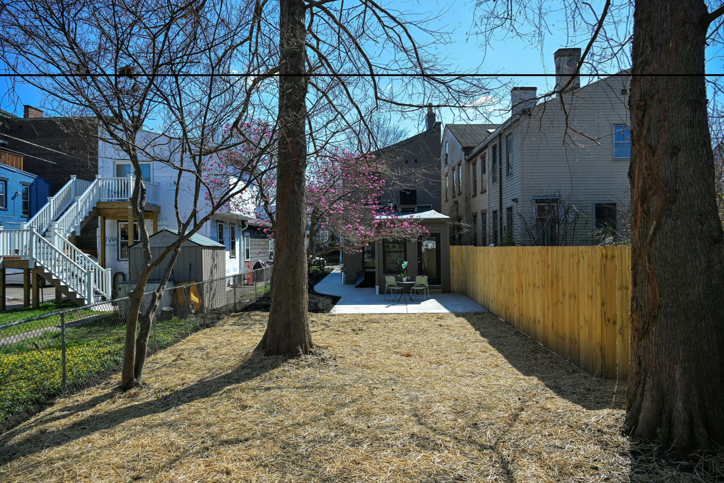 512 W 7th Street