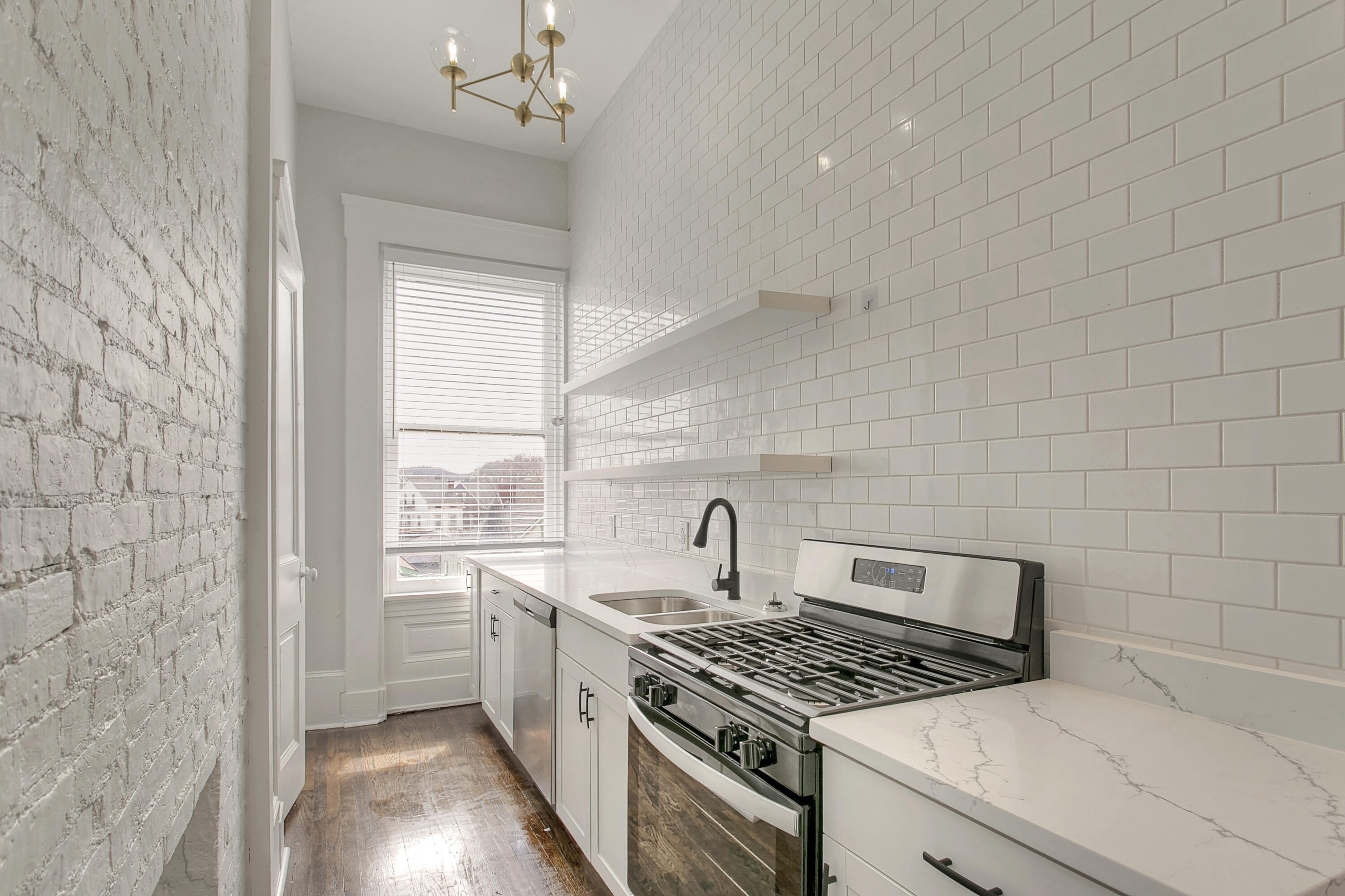 416 Emma Street, 9