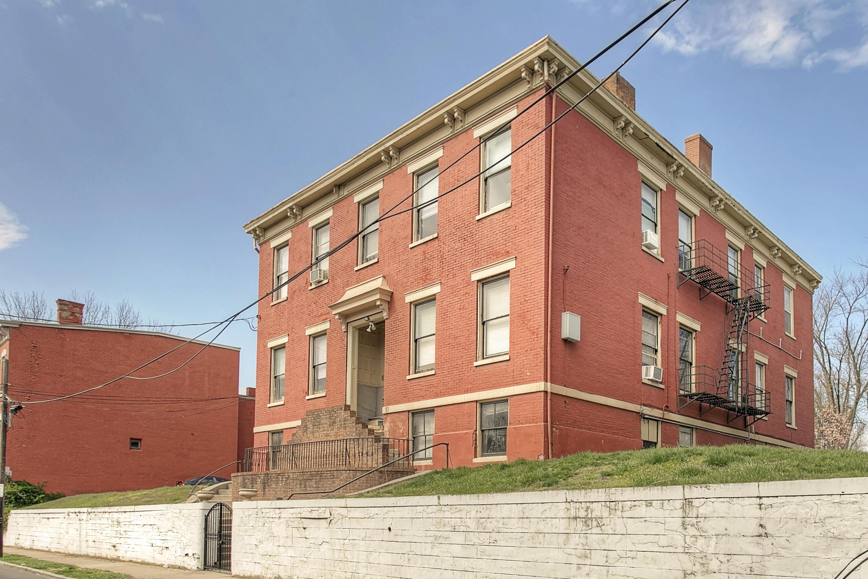 416 Emma Street, 8