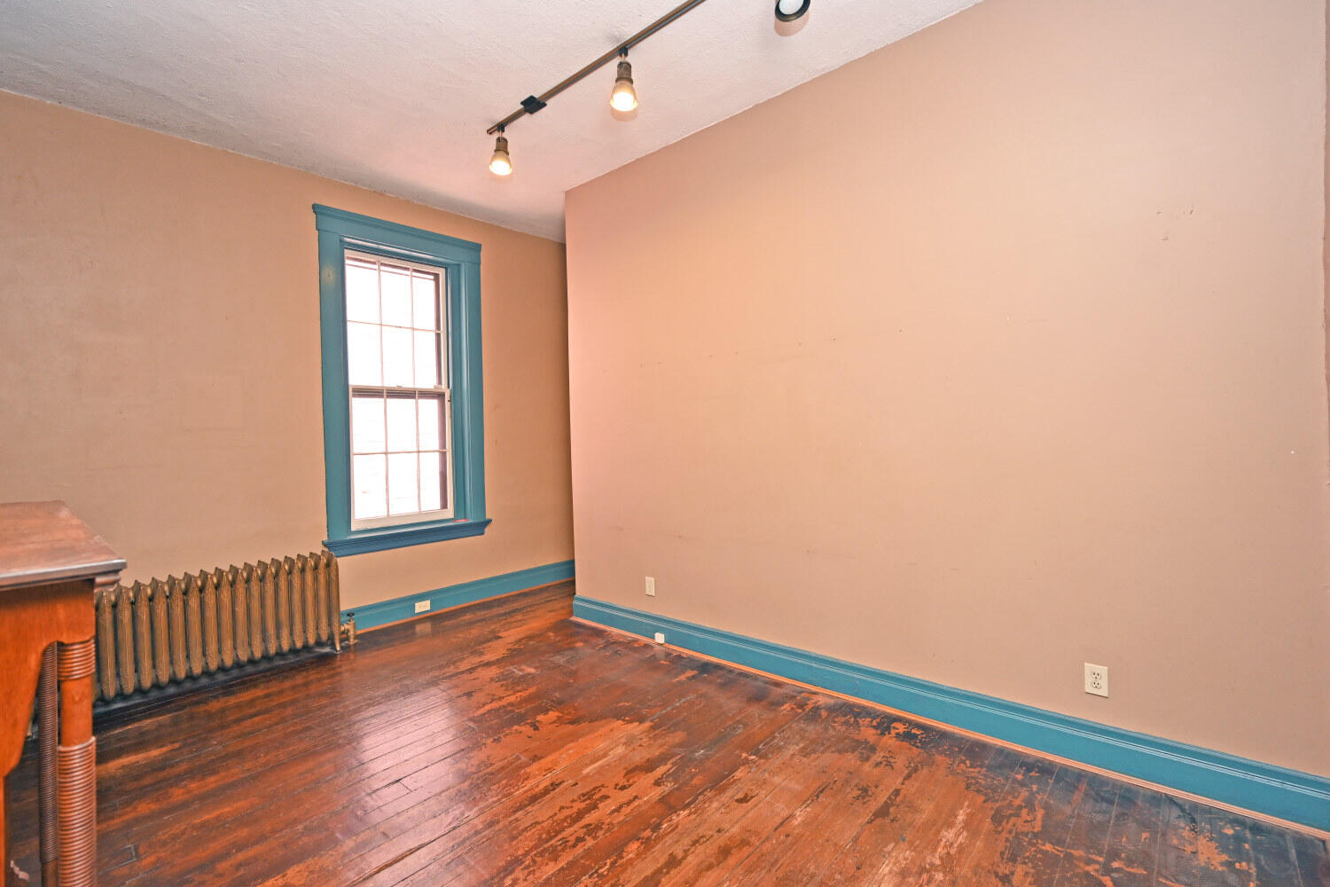 124 W 6th Street