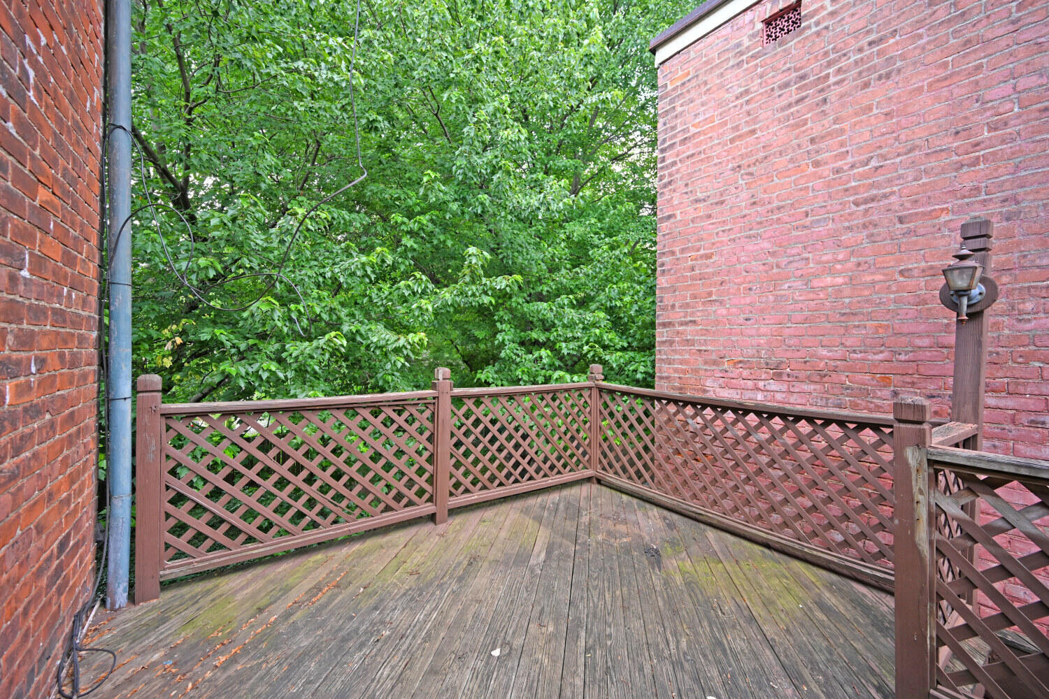 124 W 6th Street
