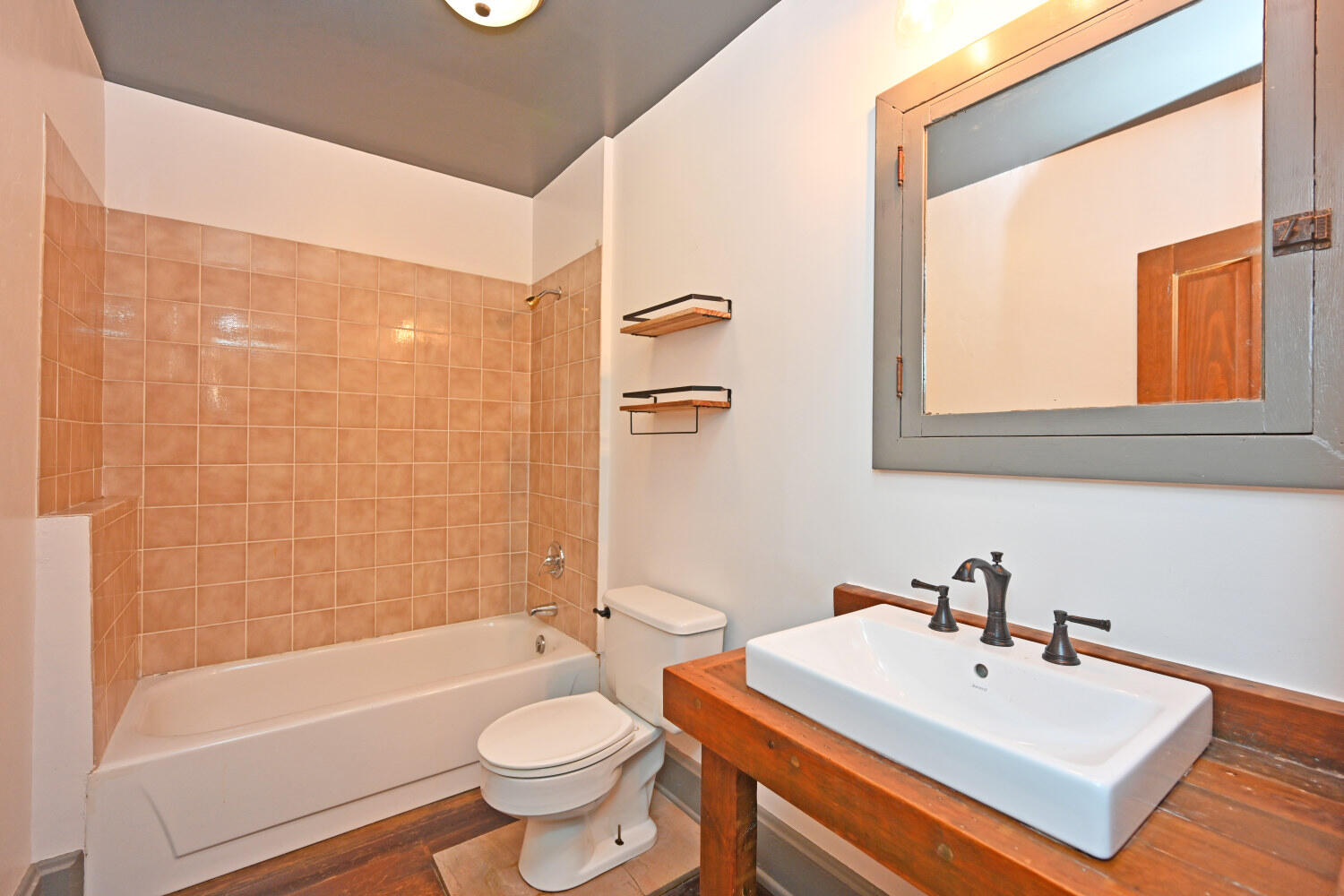 124 W 6th Street