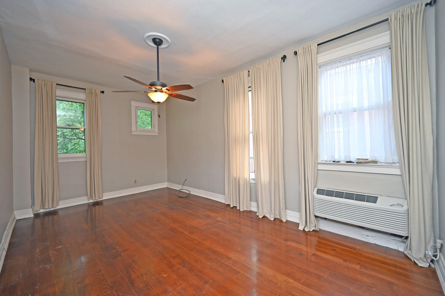 124 W 6th Street