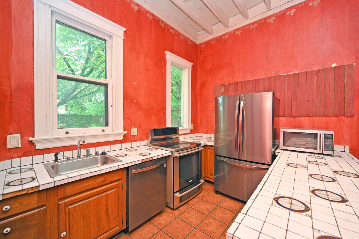 124 W 6th Street