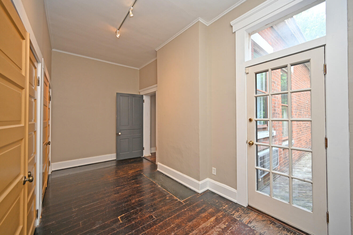 124 W 6th Street