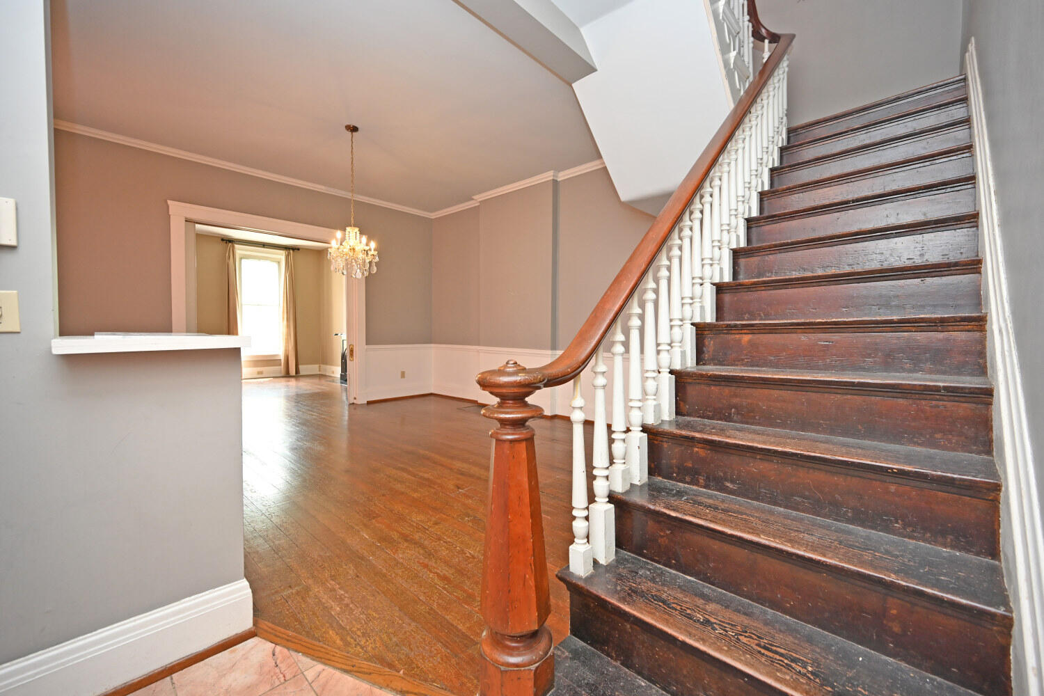 124 W 6th Street
