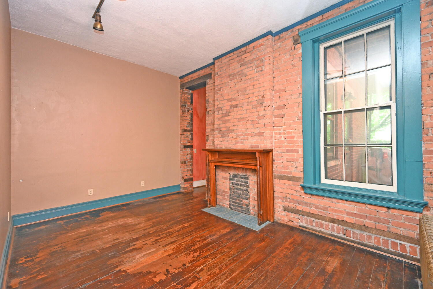 124 W 6th Street