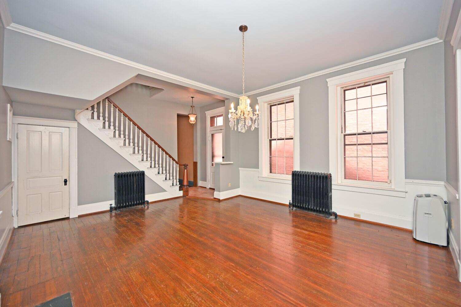 124 W 6th Street