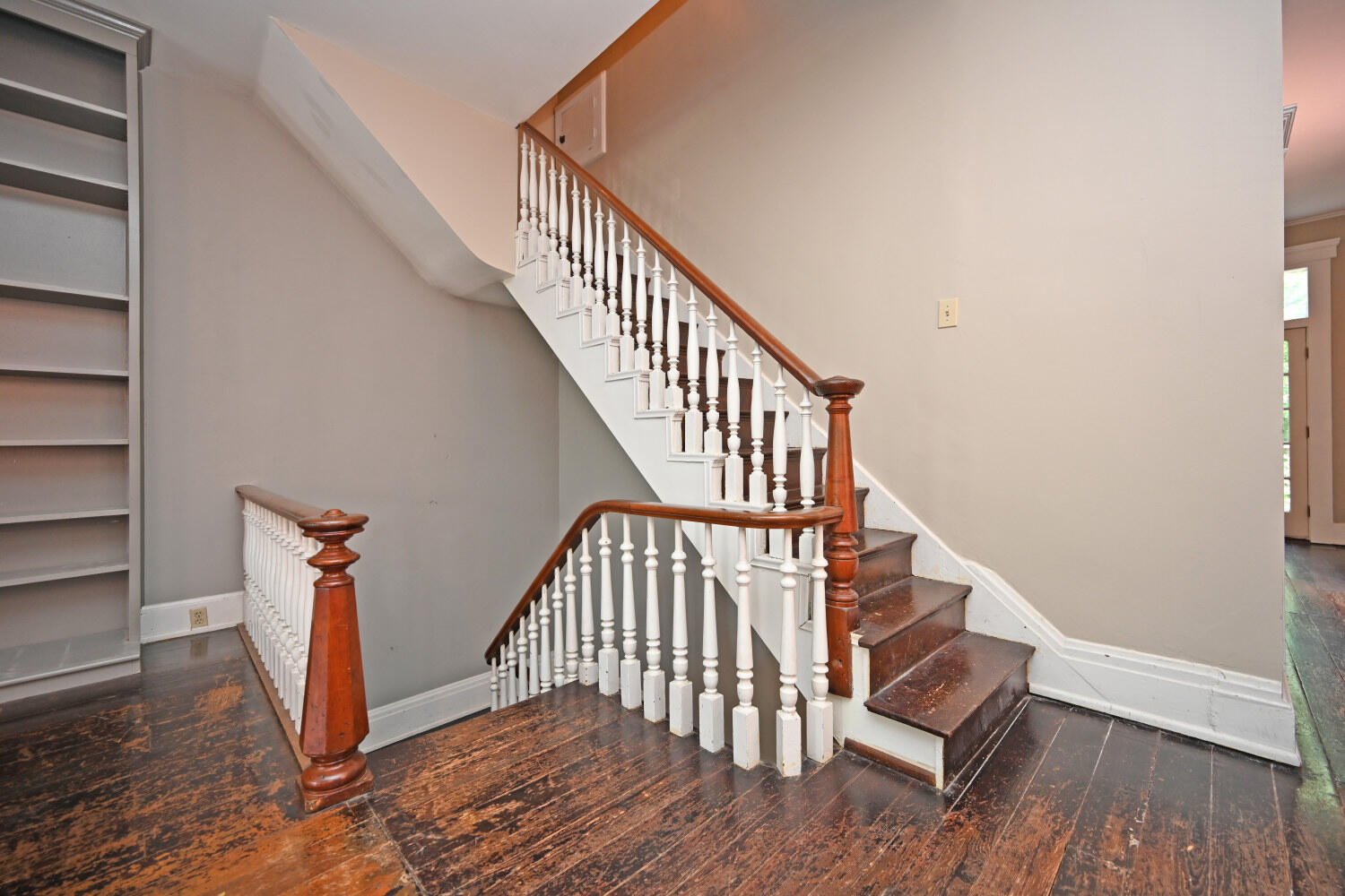 124 W 6th Street