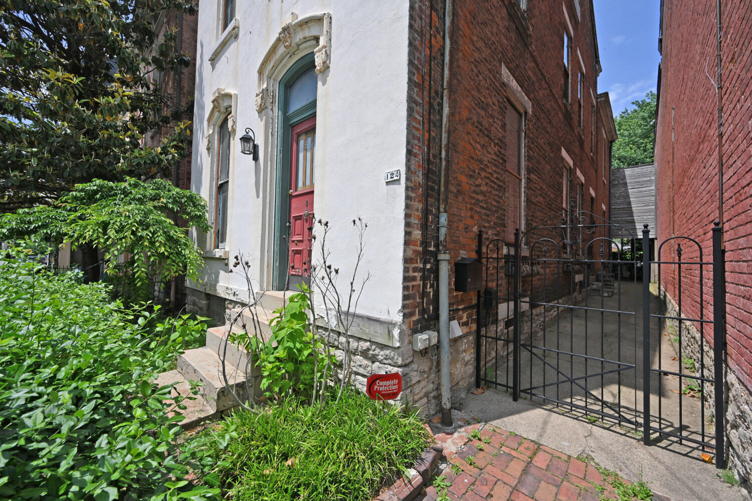 124 W 6th Street