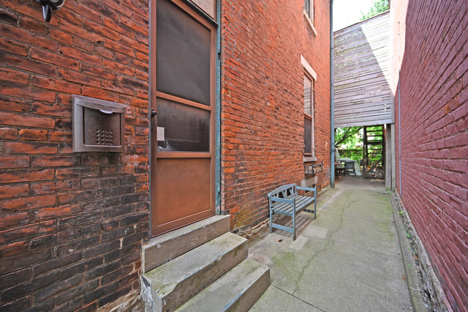 124 W 6th Street