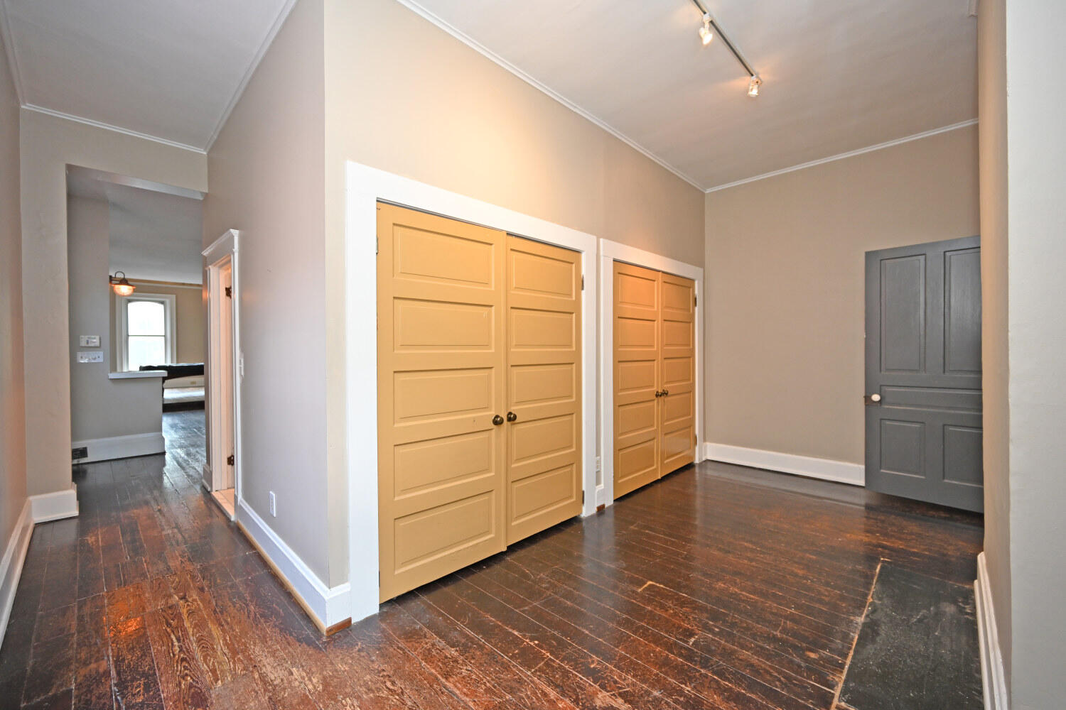 124 W 6th Street
