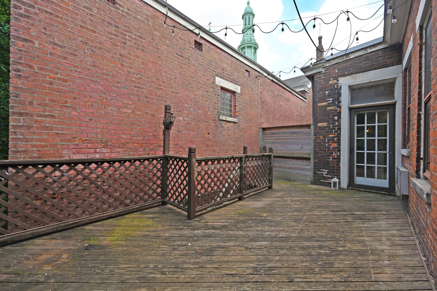 124 W 6th Street