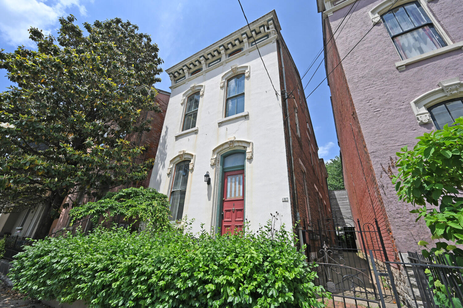 124 W 6th Street