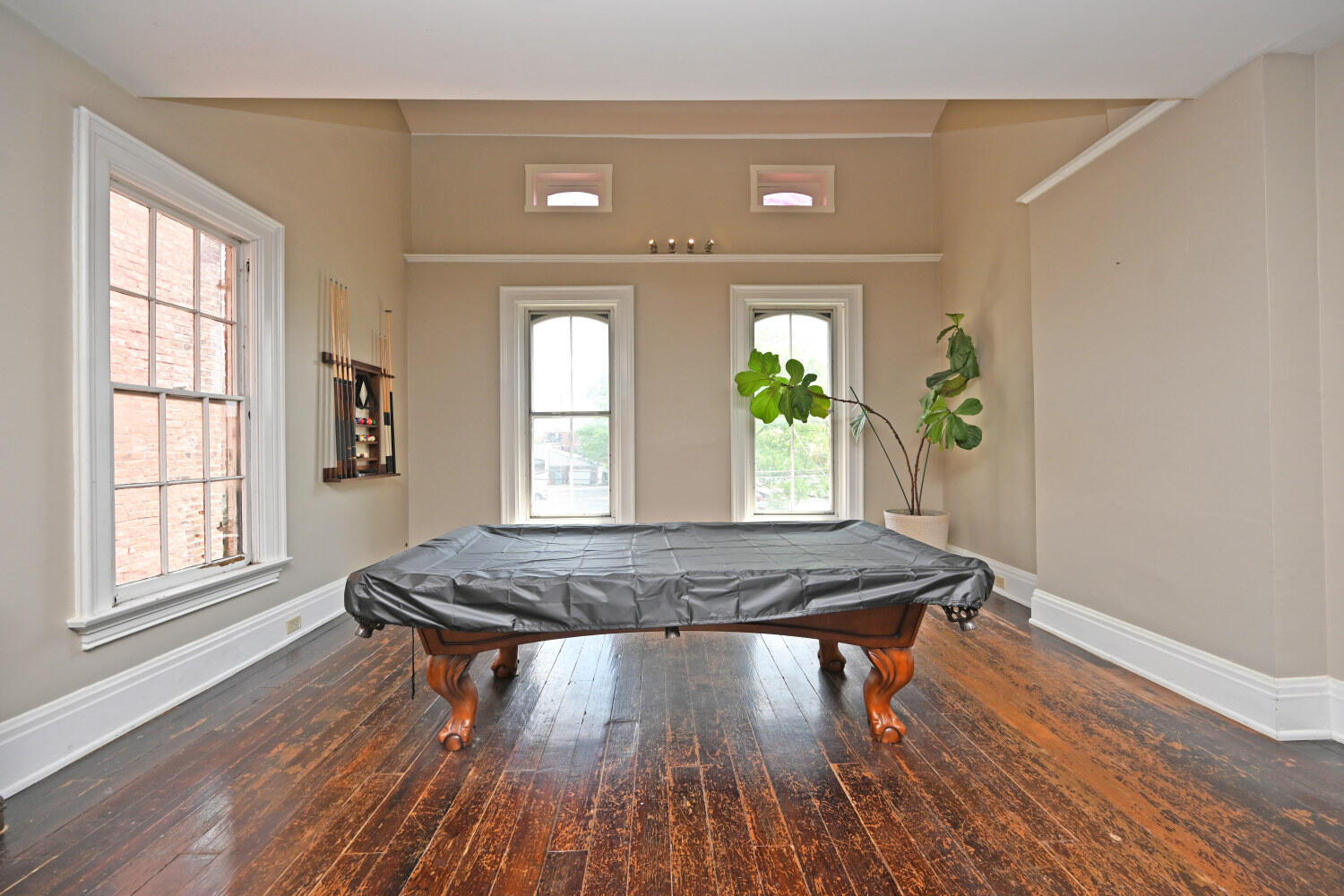 124 W 6th Street