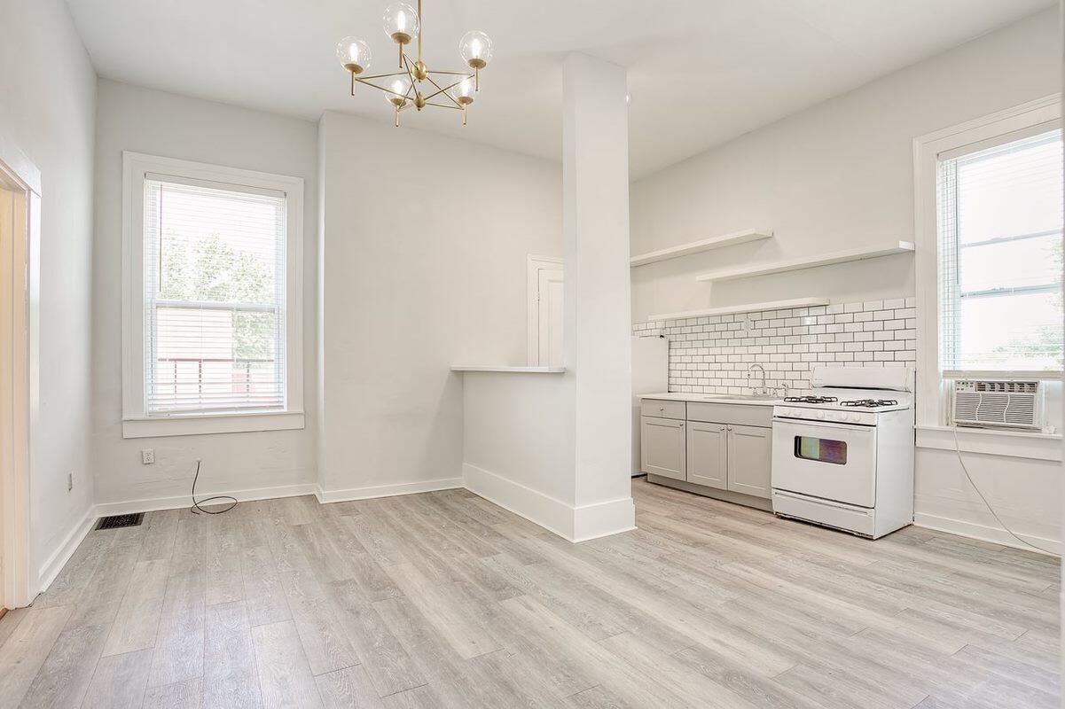 416 Emma Street, 7