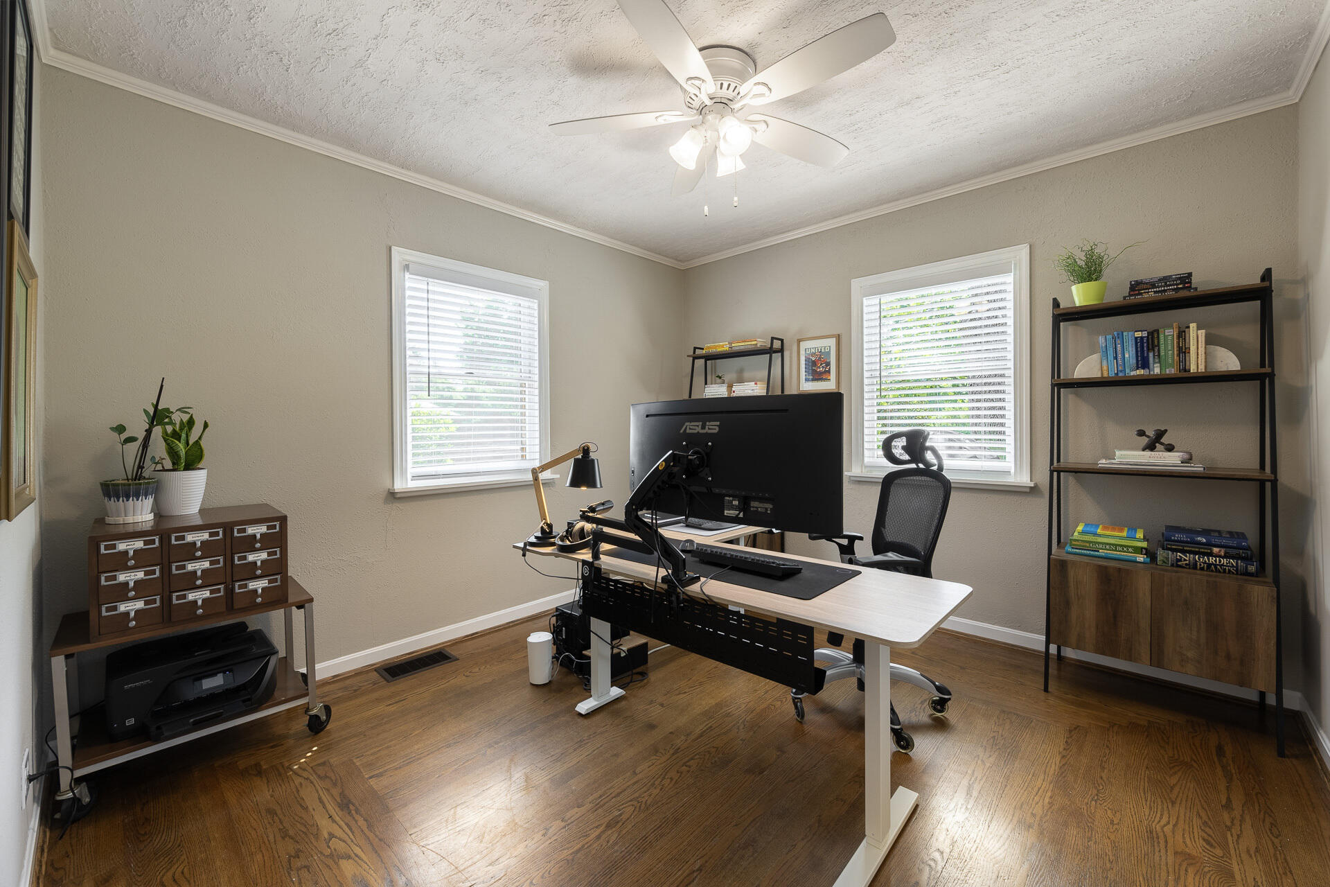 34 W Crittenden Avenue