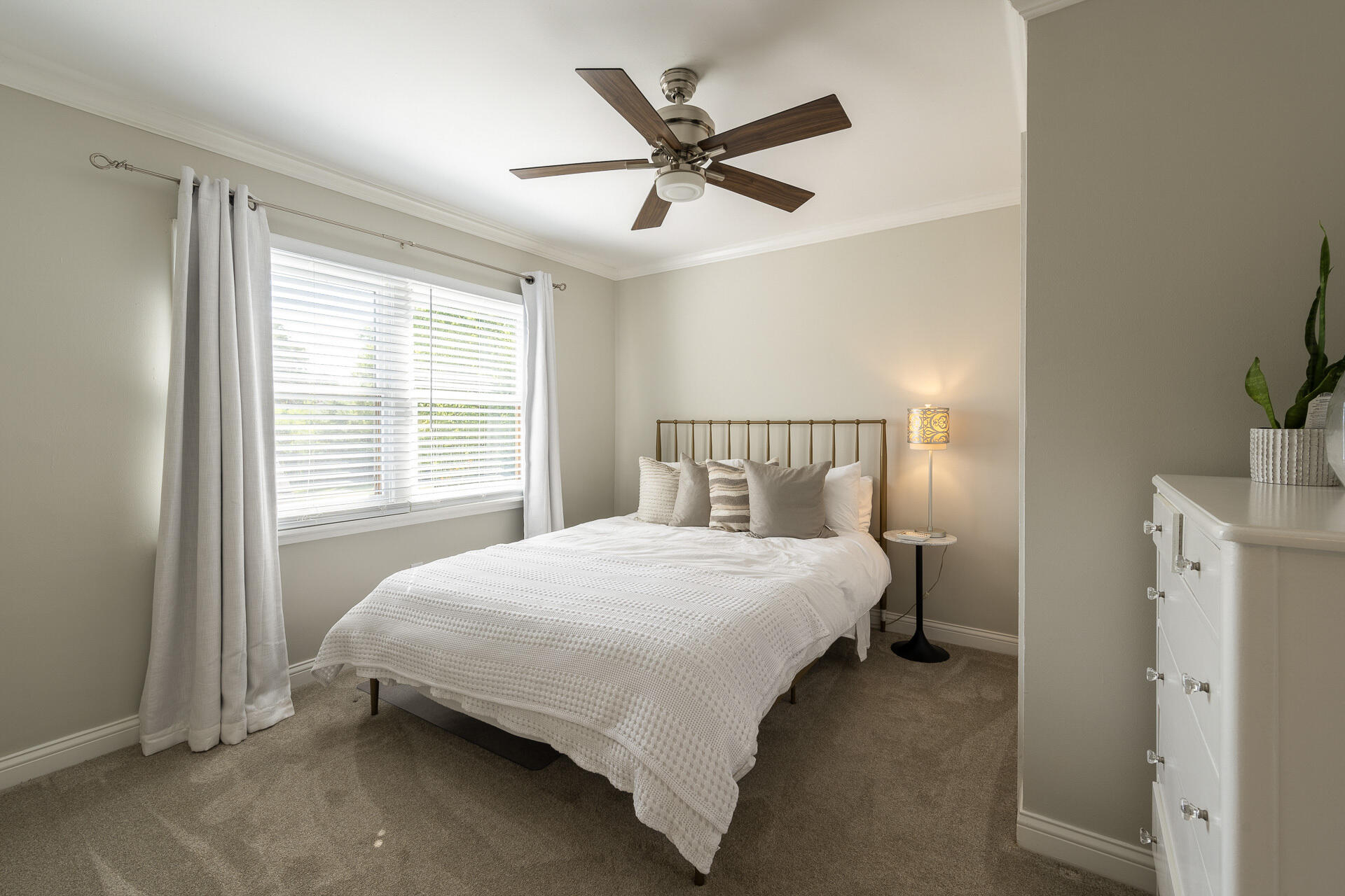 34 W Crittenden Avenue