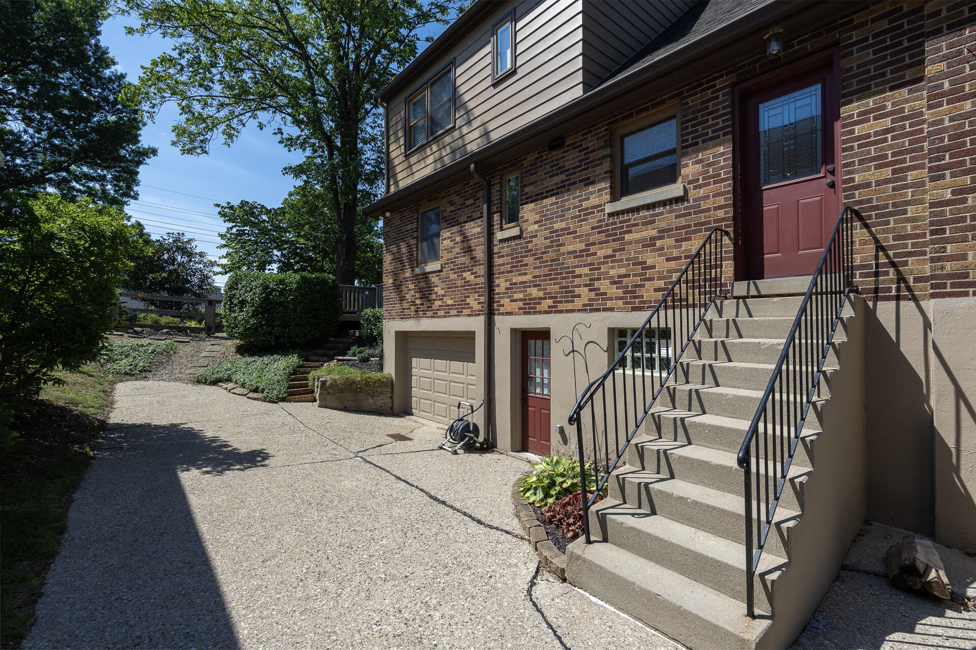 34 W Crittenden Avenue