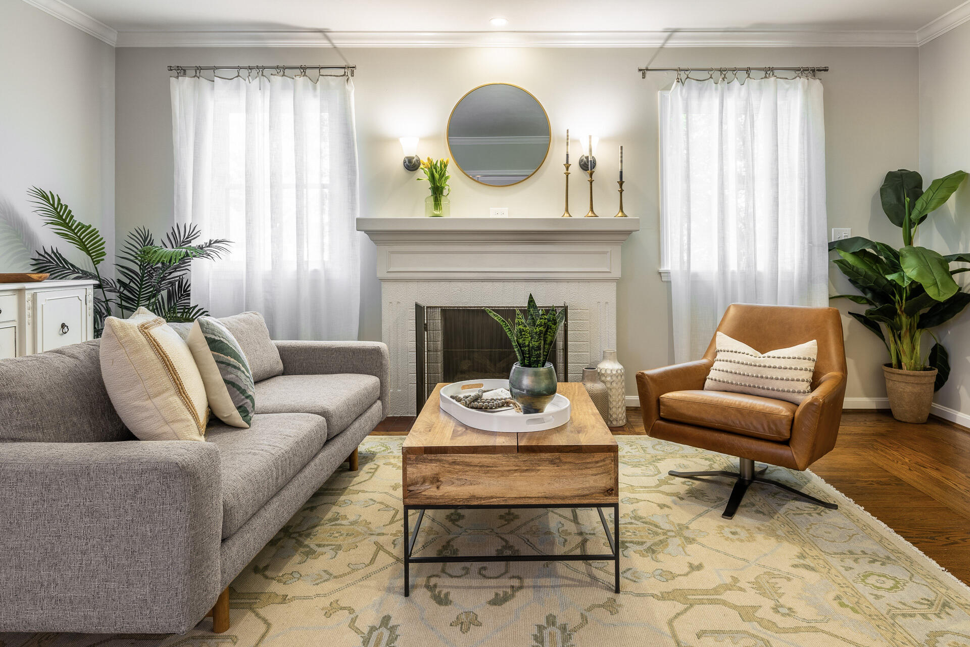34 W Crittenden Avenue